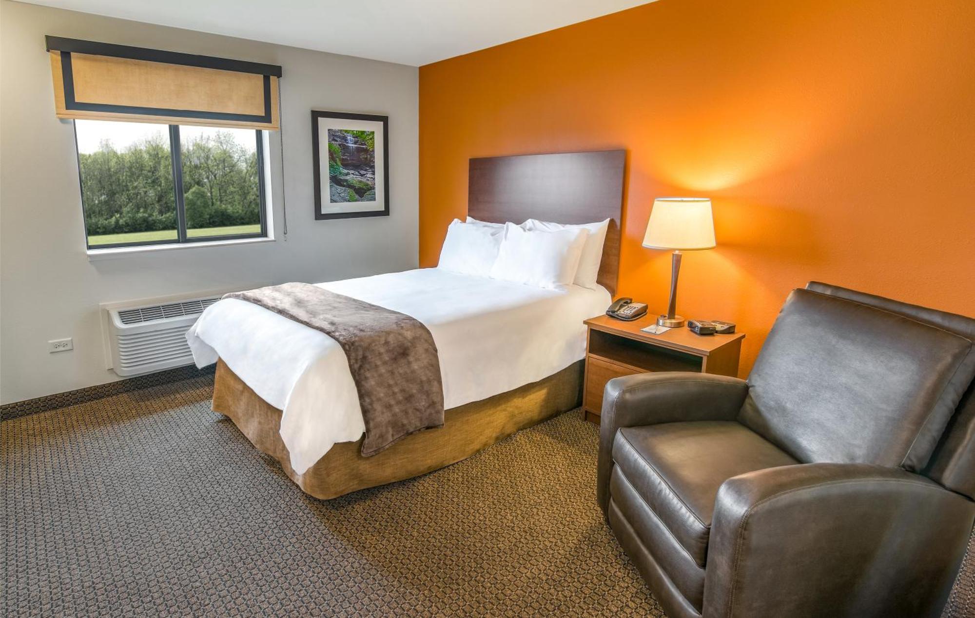 Queen Room - Hearing & Mobility Accessible - Roll In Shower