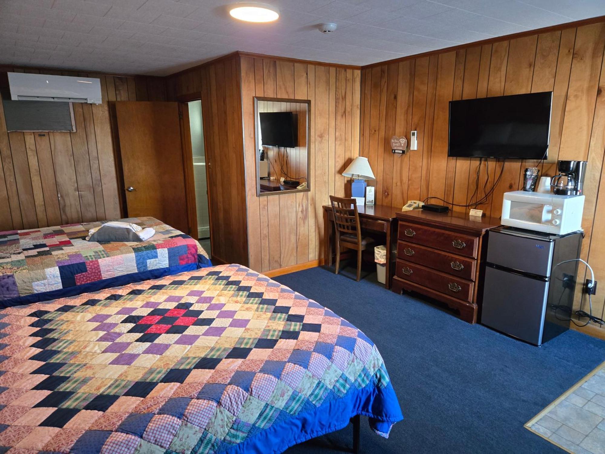 Standard Queen Room