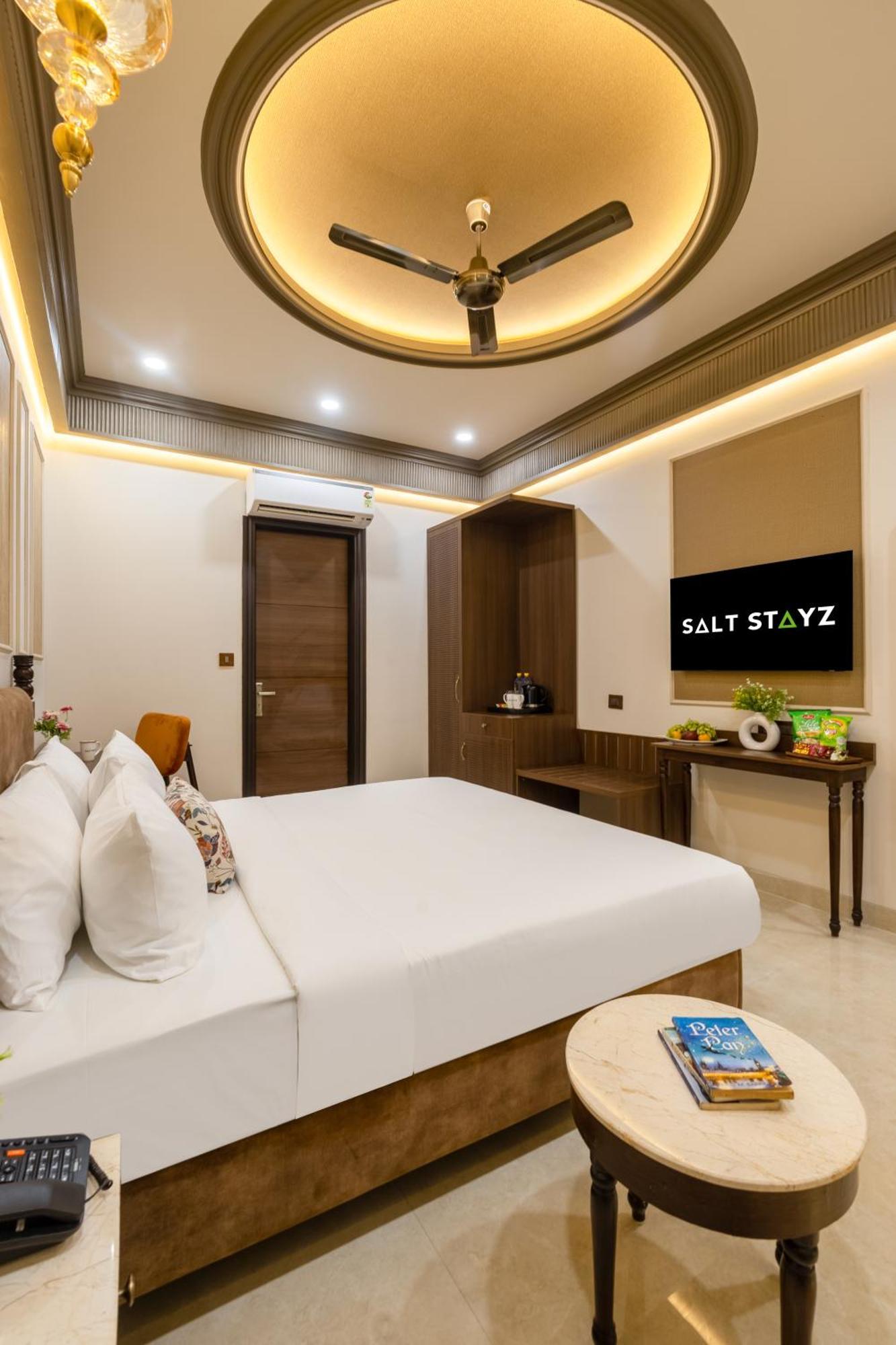 Premium Room with Bathtub and City View
