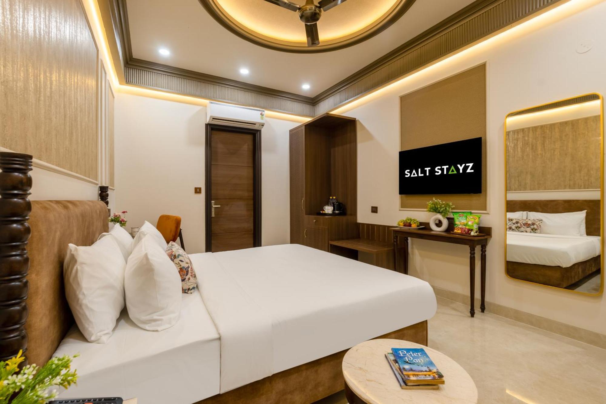 Deluxe Room with Bathtub