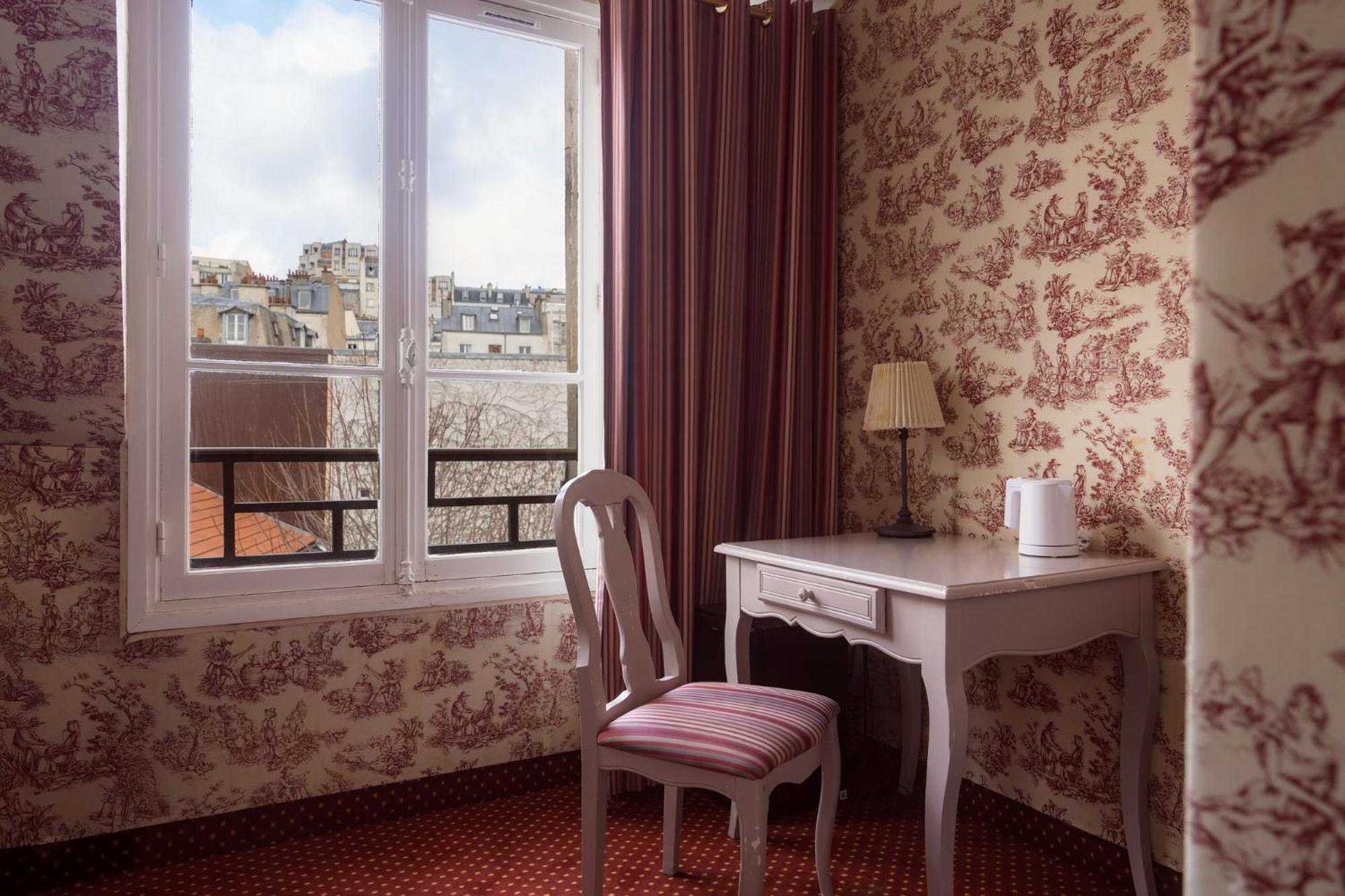Deluxe Double or Twin Room Partial Eiffel Tower or Sacré Coeur View