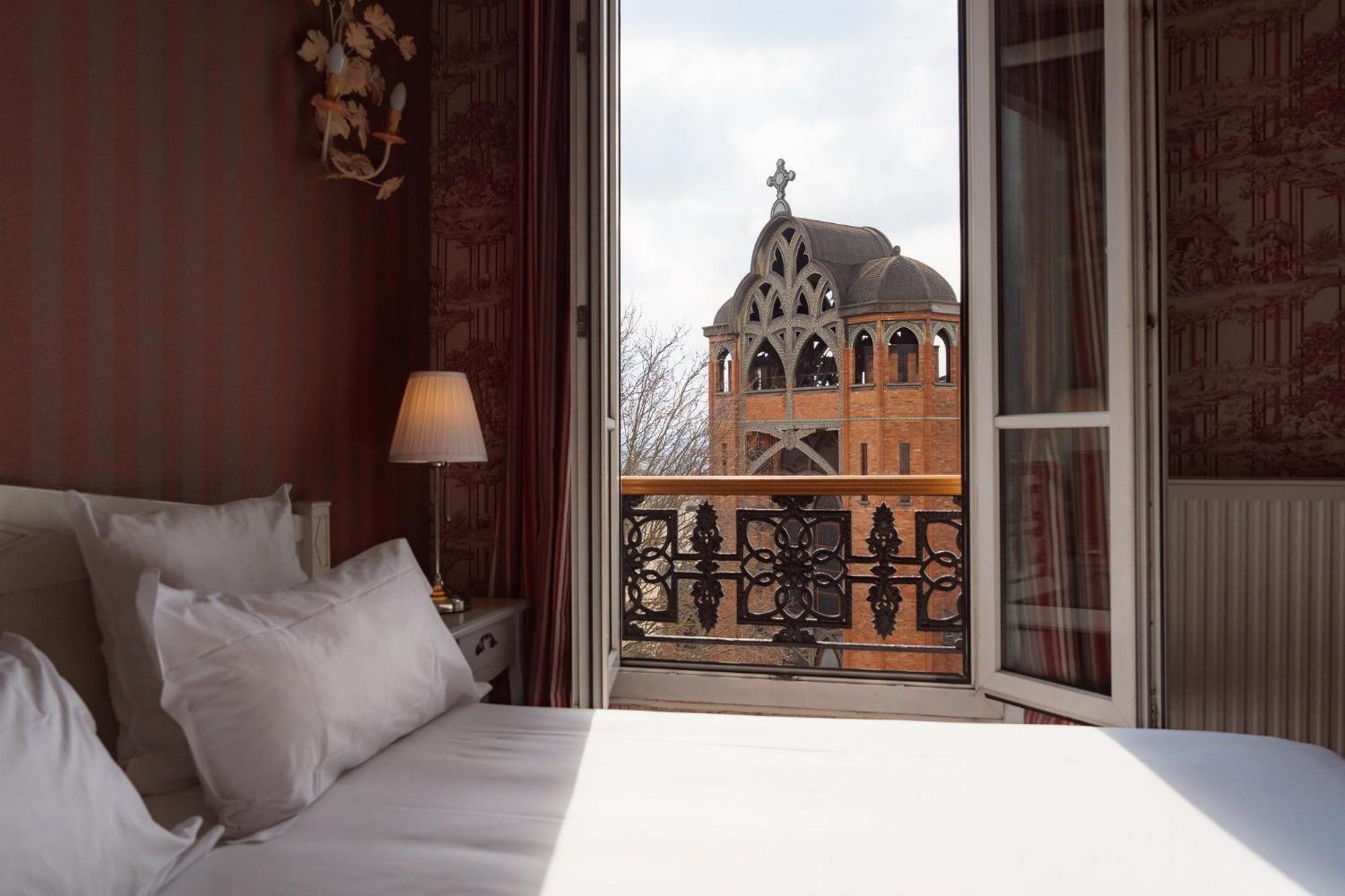Deluxe Double or Twin Room Partial Eiffel Tower or Sacré Coeur View