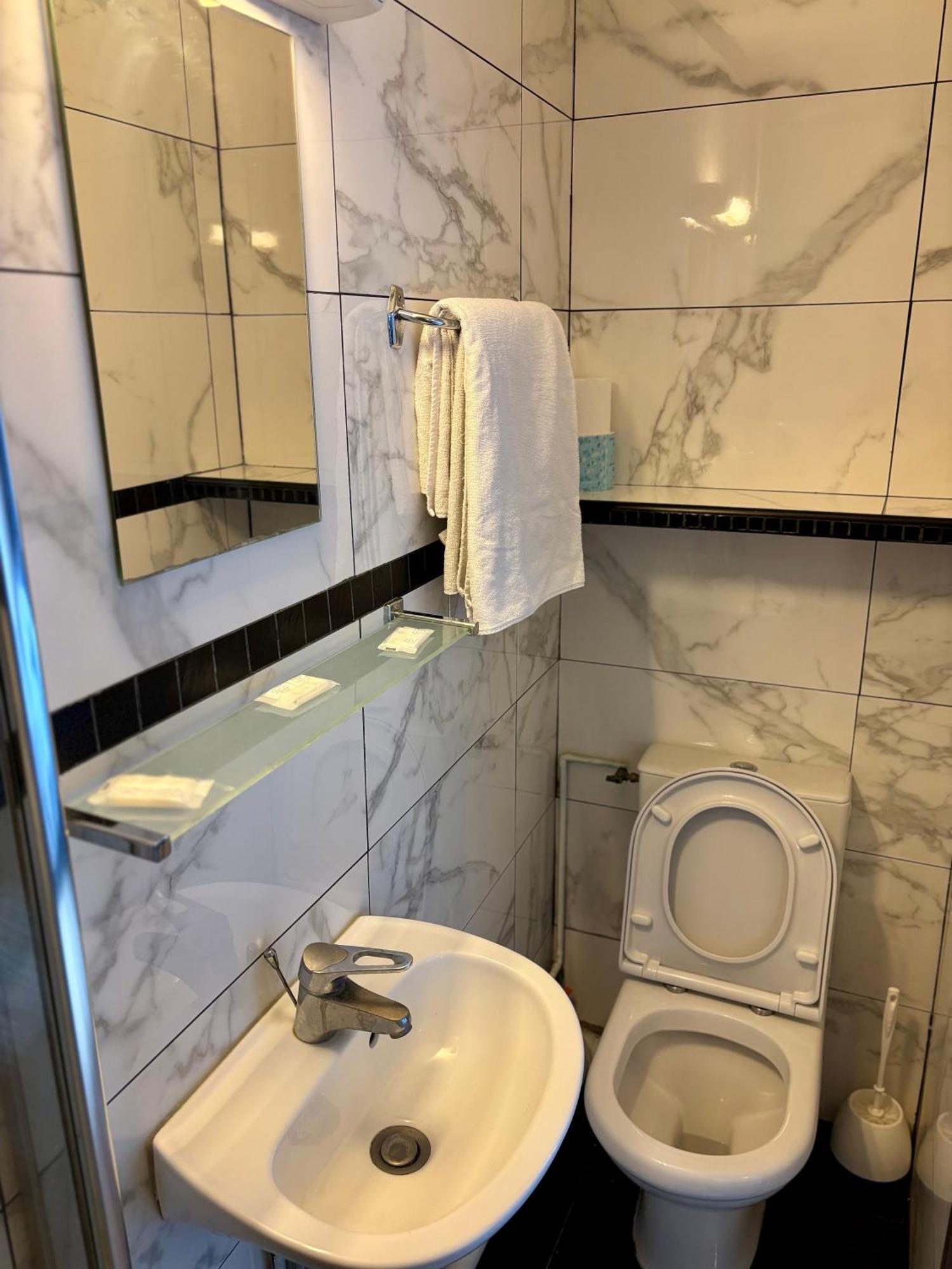 Double Room,1662402208:JPEG