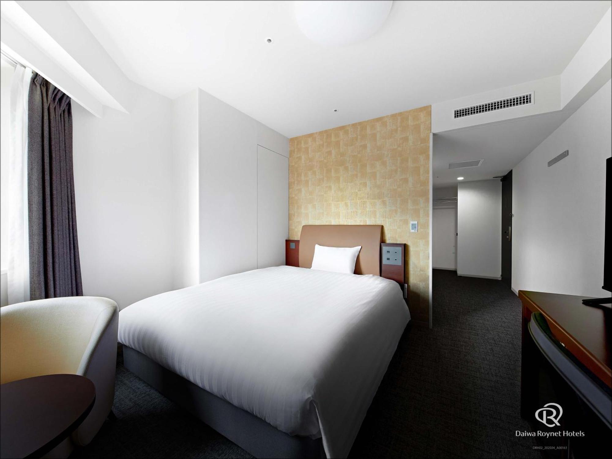 Corner Double Room - Non-Smoking