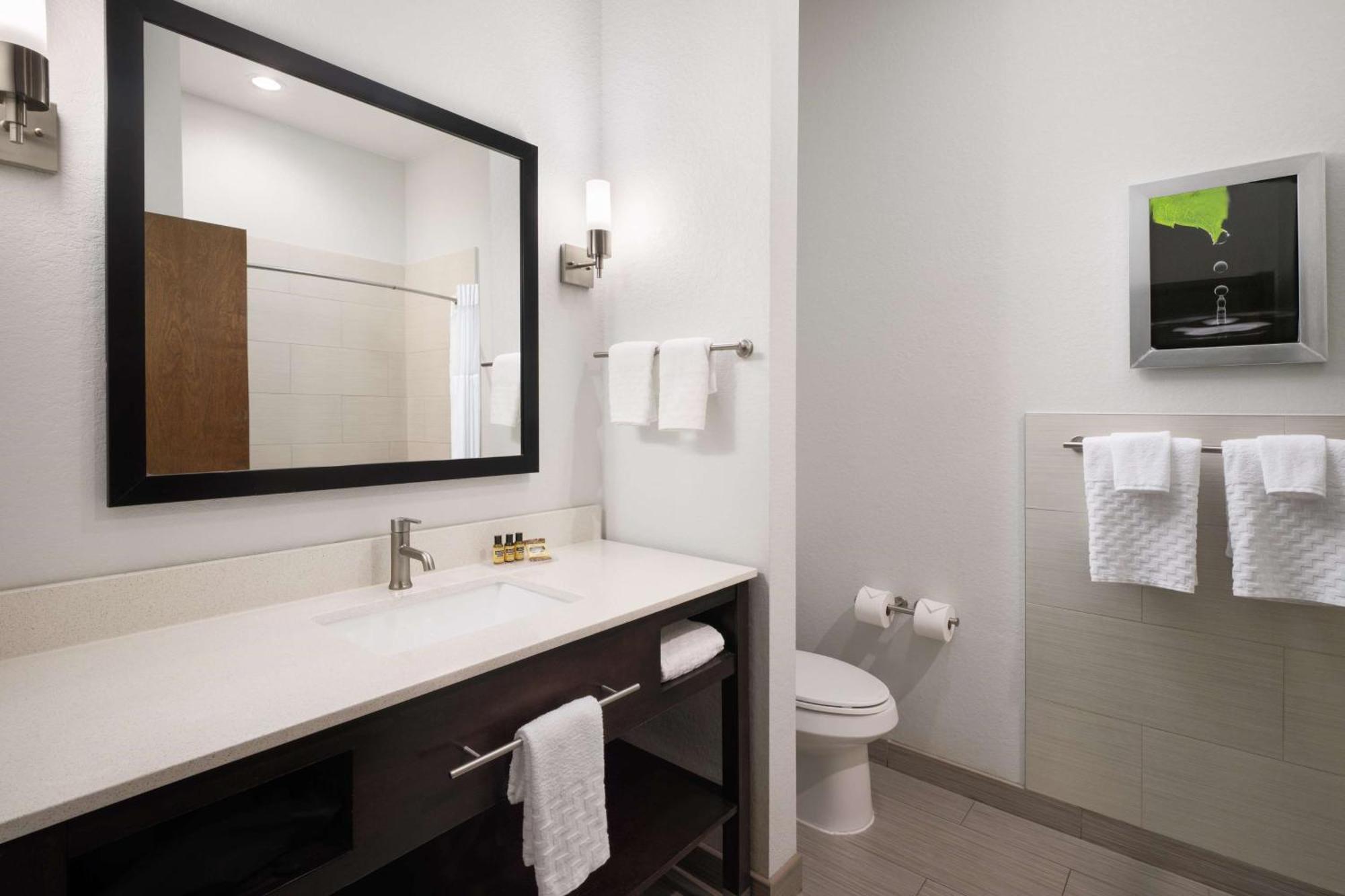 Queen Room with Two Queen Beds and Shower - Non-Smoking