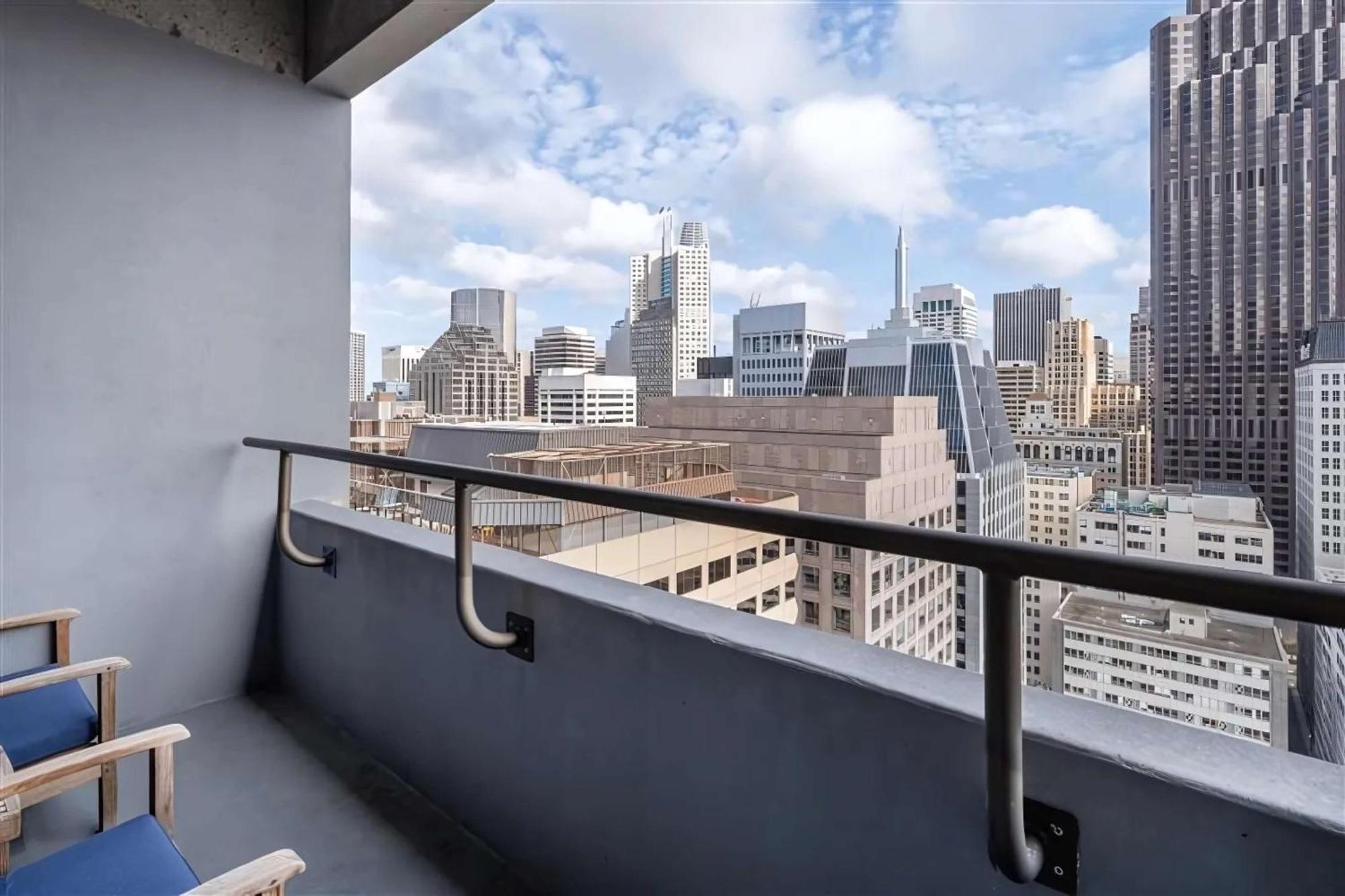 King Room Balcony City View Top Floor