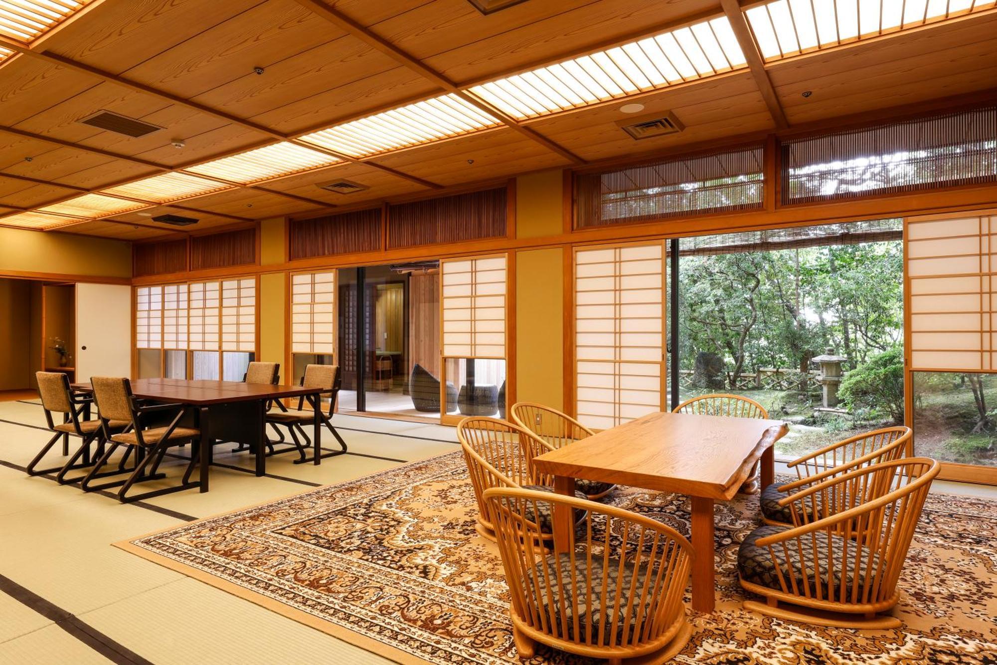 Japanese-Style Large Room Open Air Bath