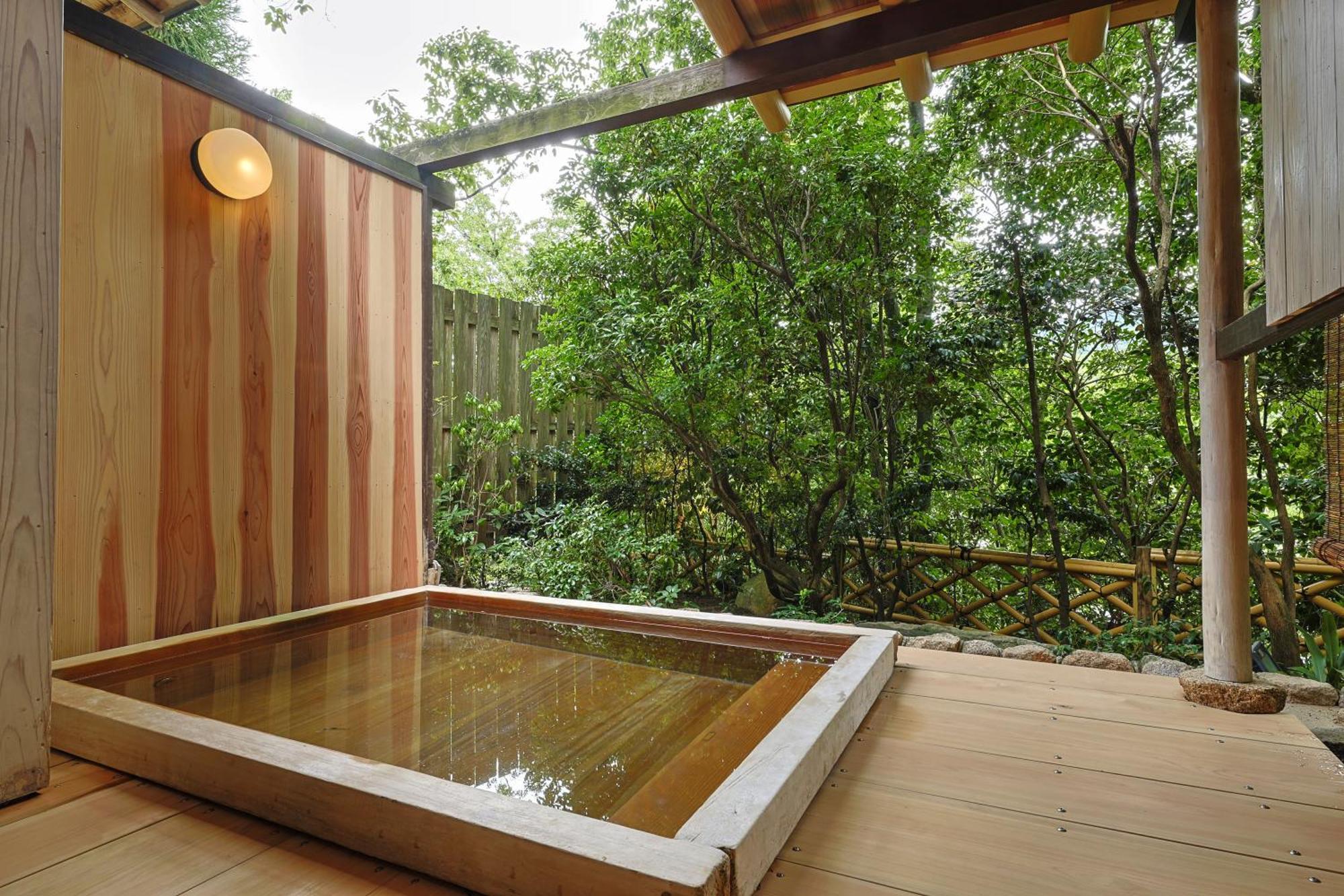Japanese-Style Large Room Open Air Bath
