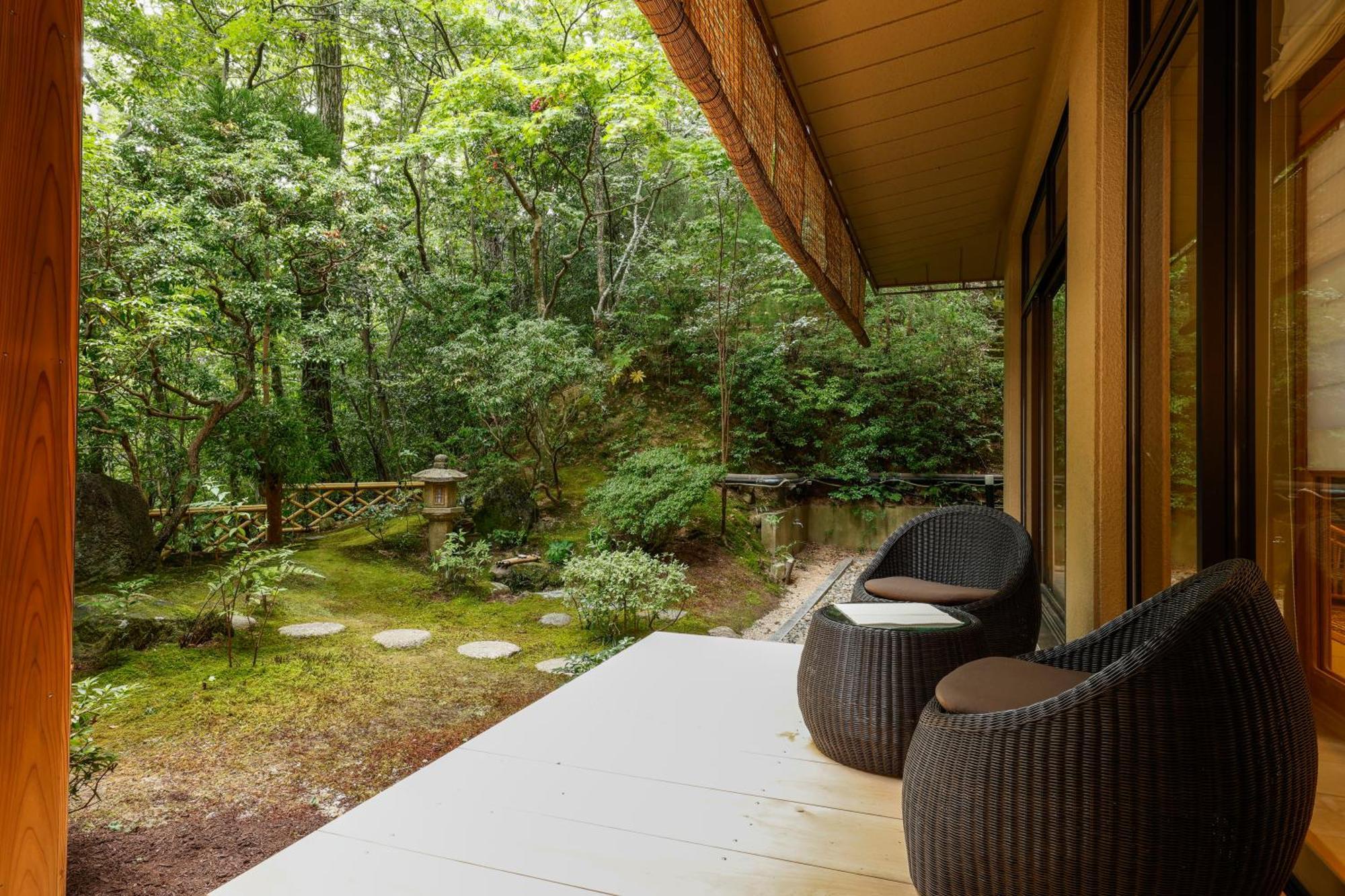 Japanese-Style Large Room Open Air Bath