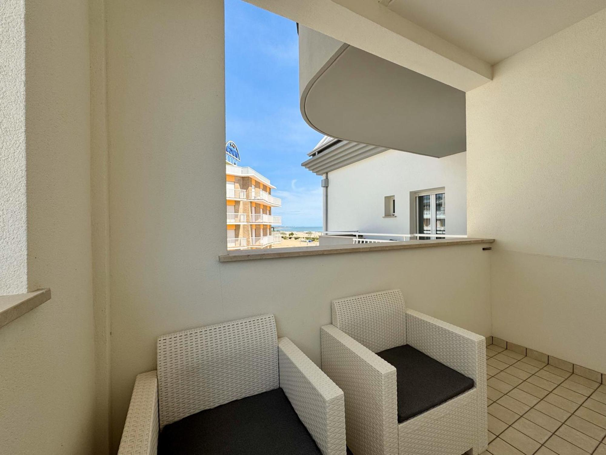 Dreibettzimmer mit eingeschränktem Meerblick