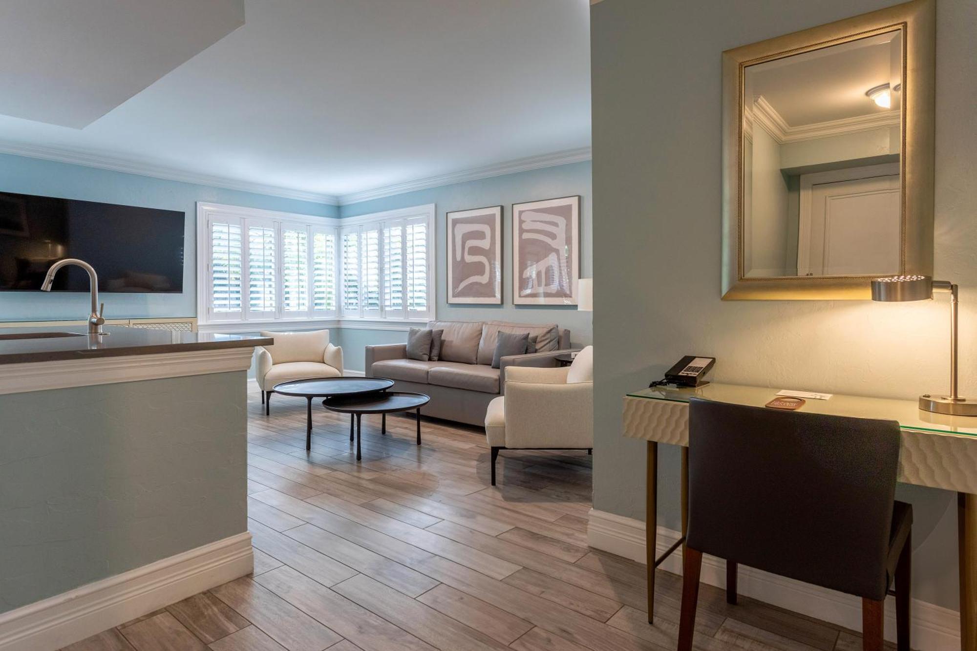 Deluxe Suite
