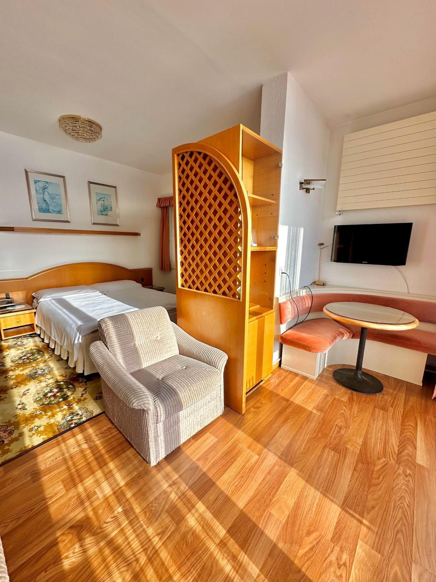 Junior Suite Lake View Balcony