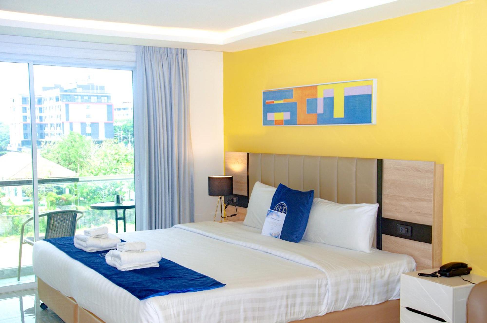 Deluxe Room with Balcony