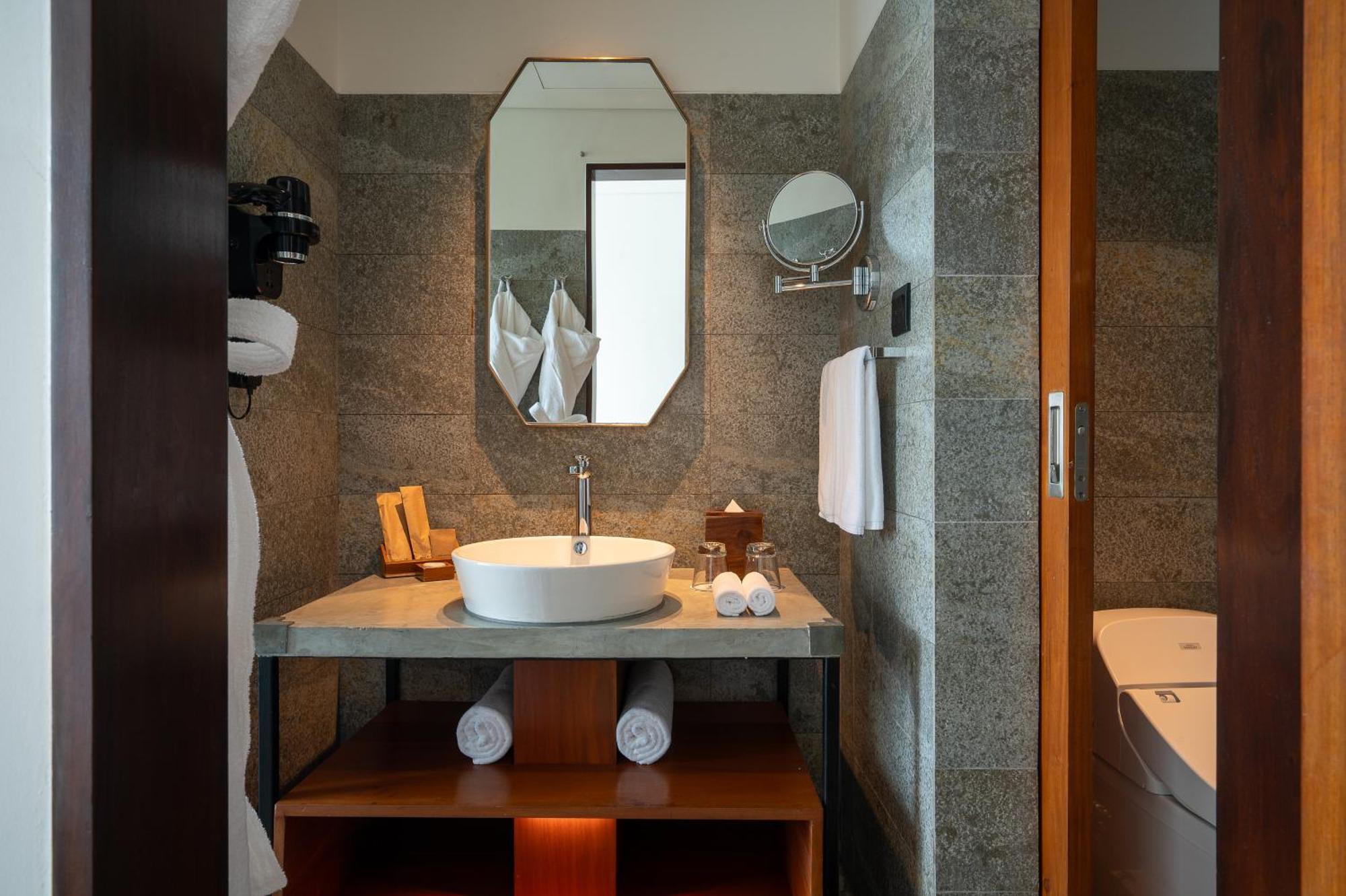Deluxe Double Partial City Sea View Room Terrace