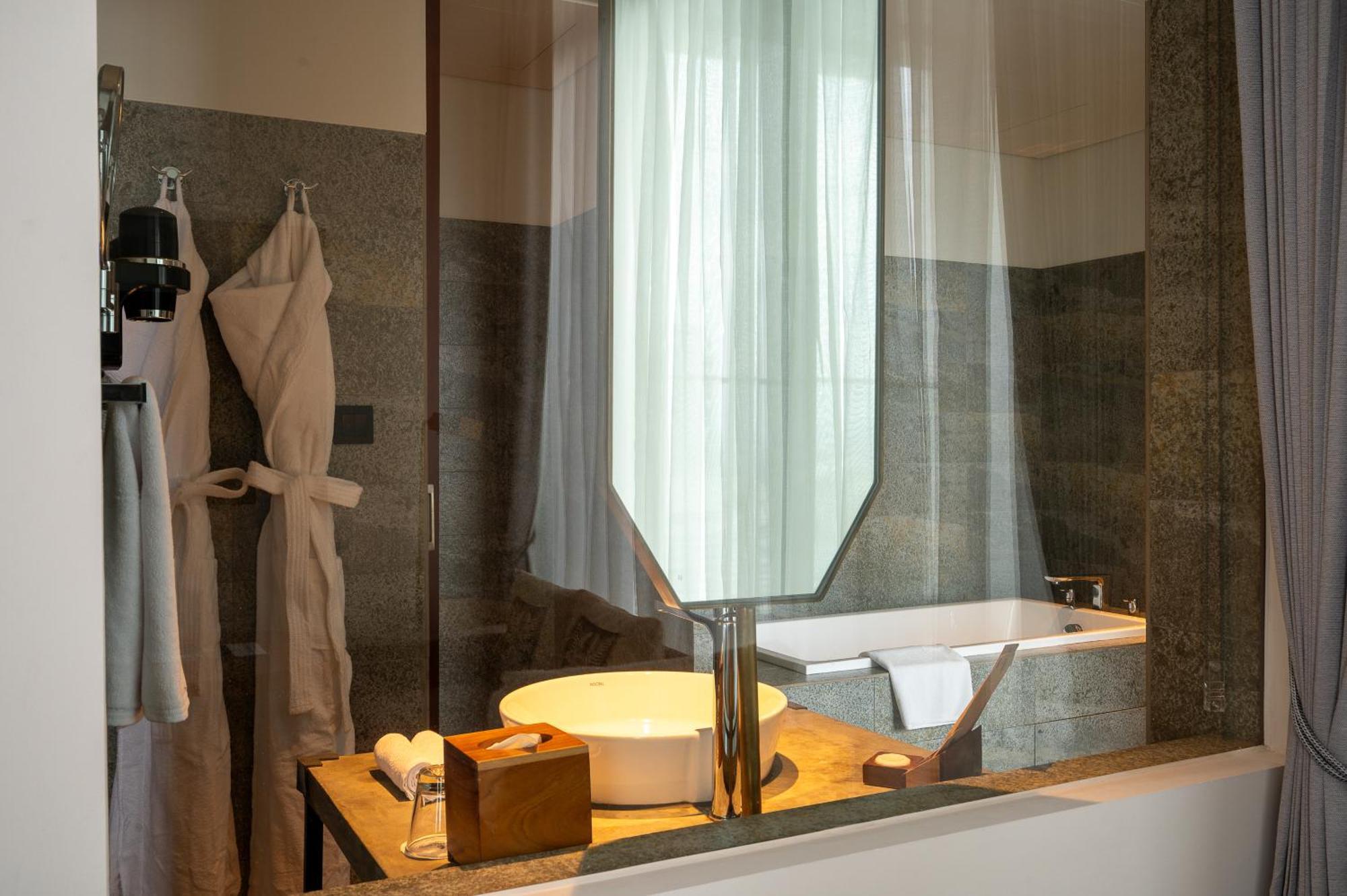 Deluxe Double Partial City Sea View Room Terrace