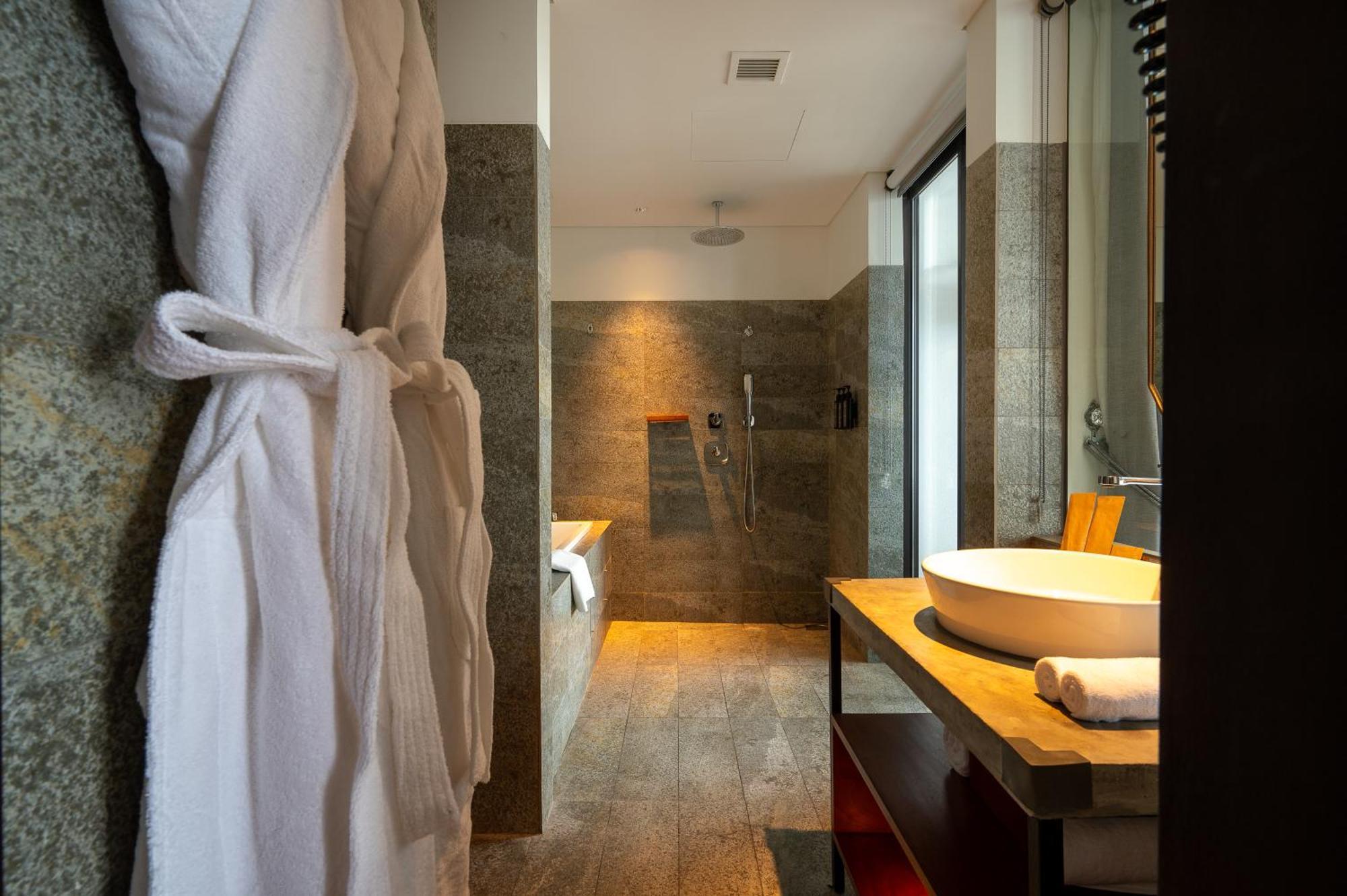 Deluxe Double Partial City Sea View Room Terrace