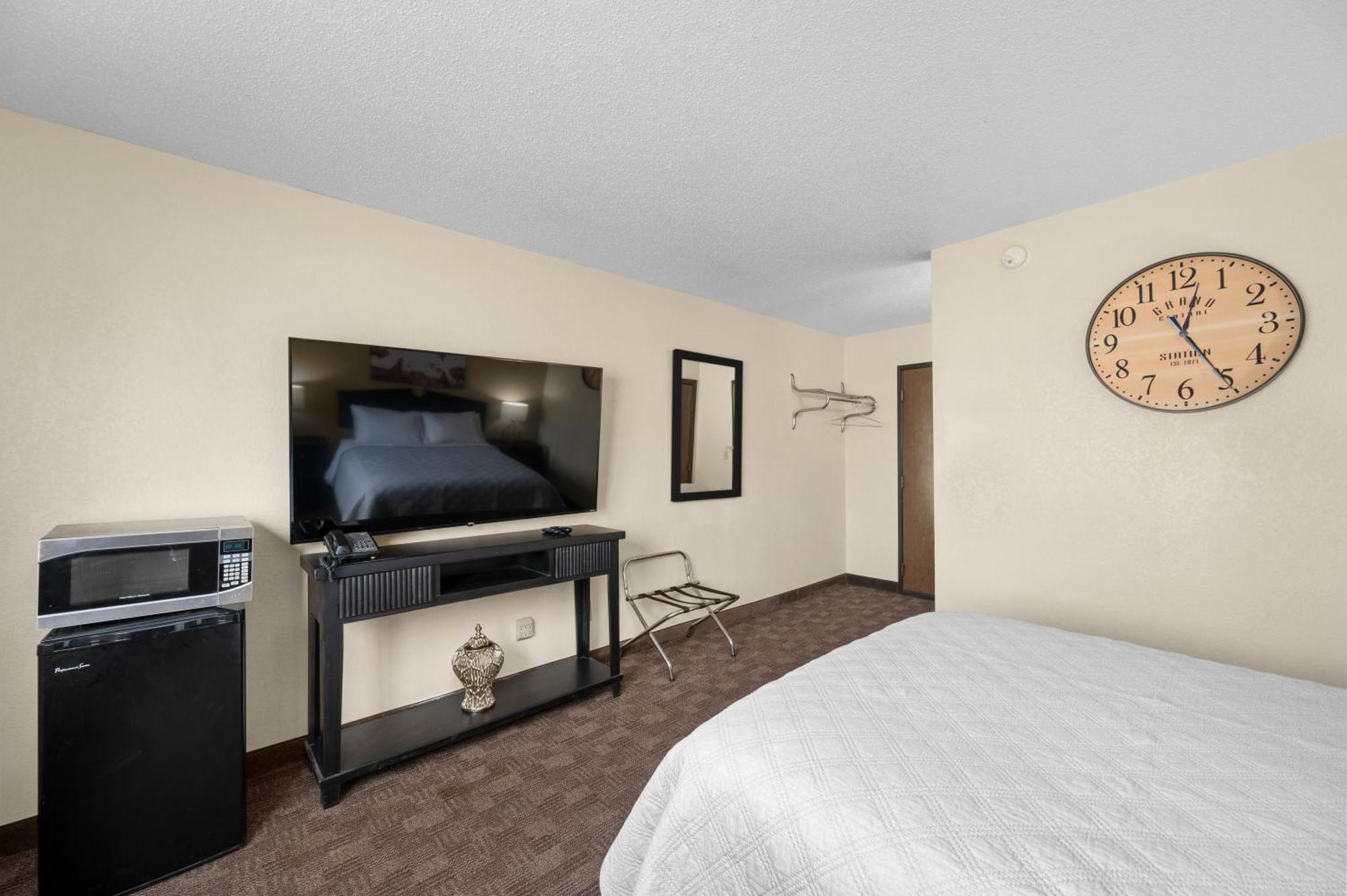 Deluxe Room (2 Adults + 1 Child)