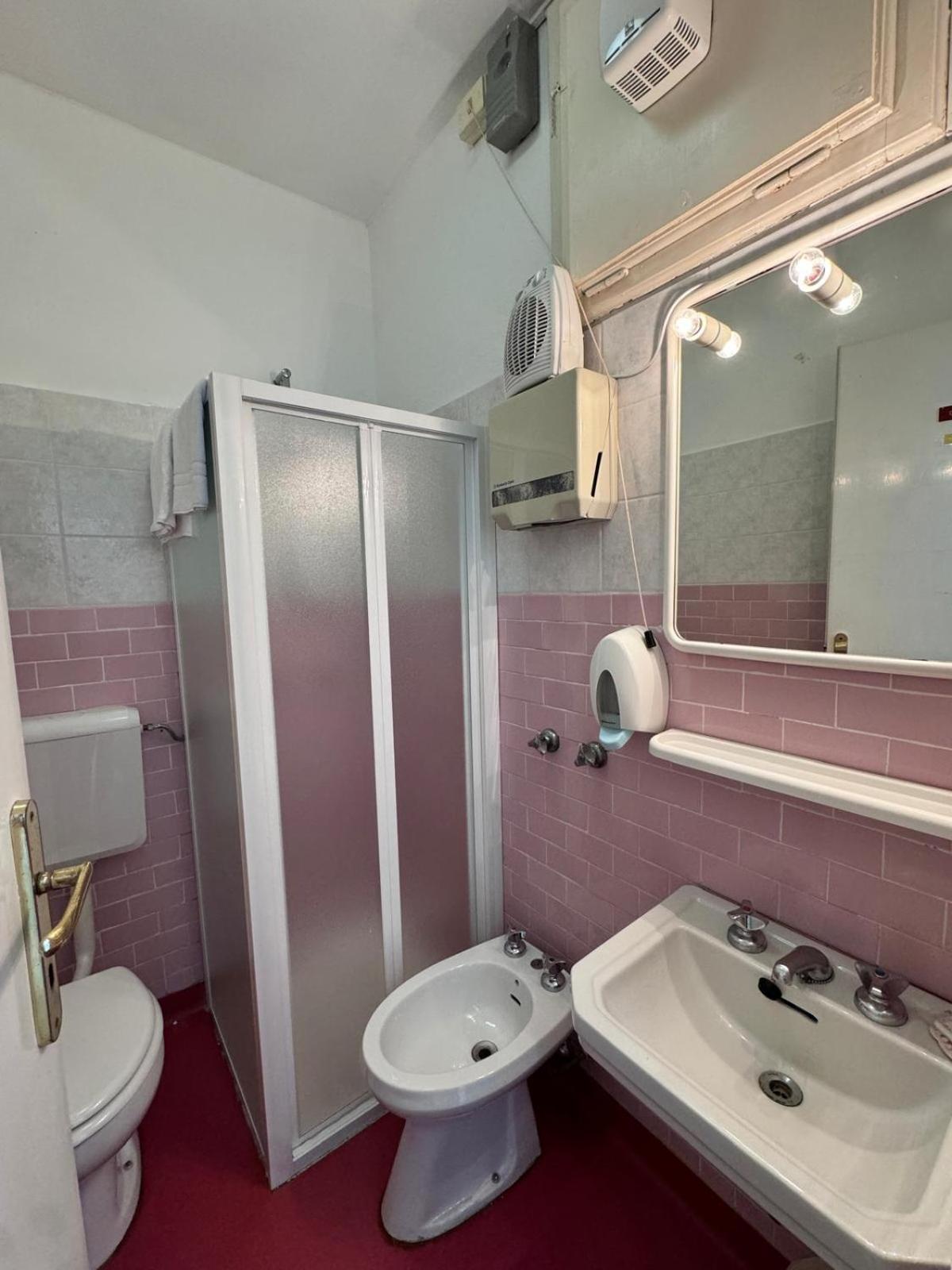 Single Room with Private External Bathroom