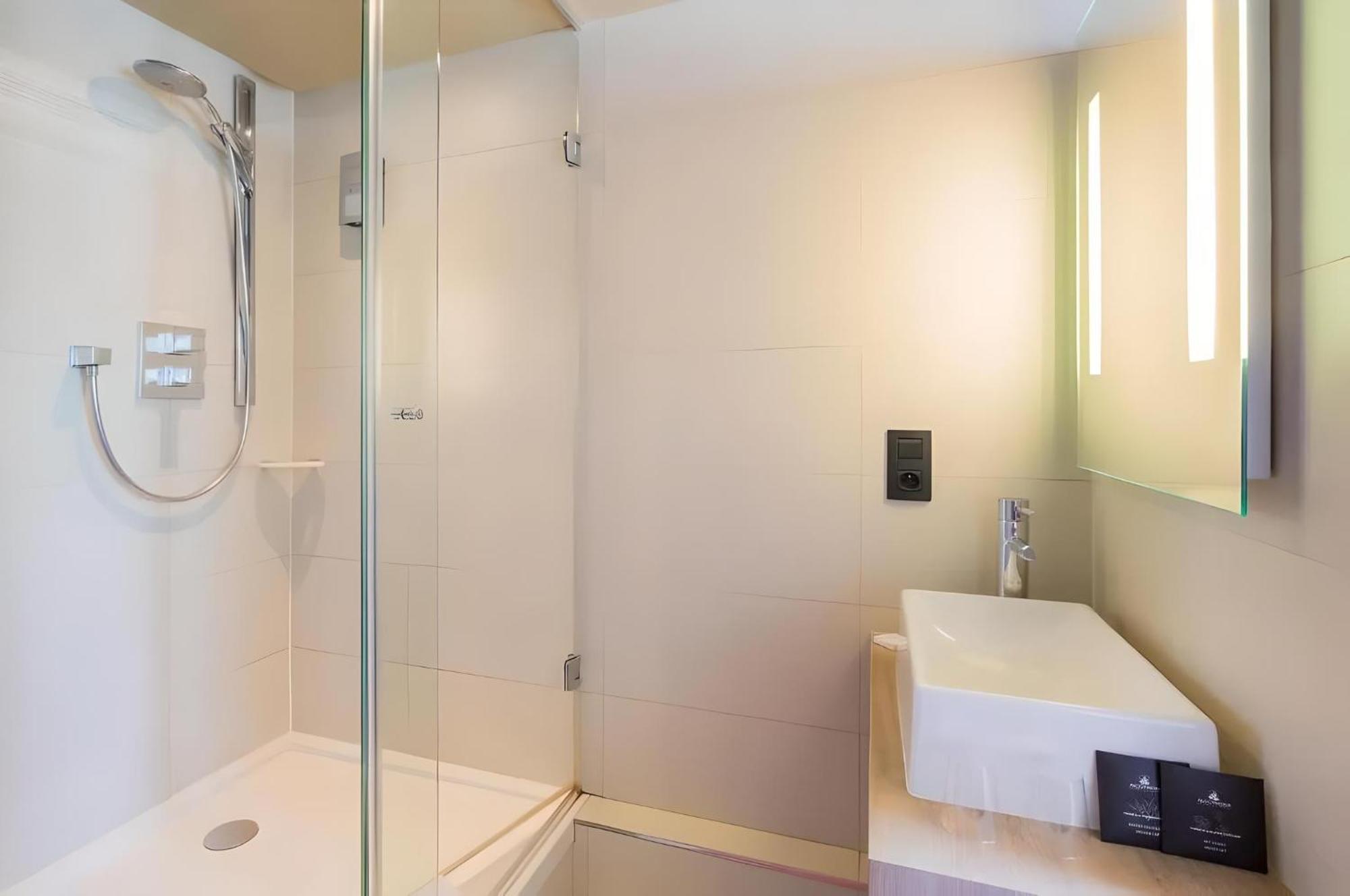 Twin Room,1663344949:JPEG