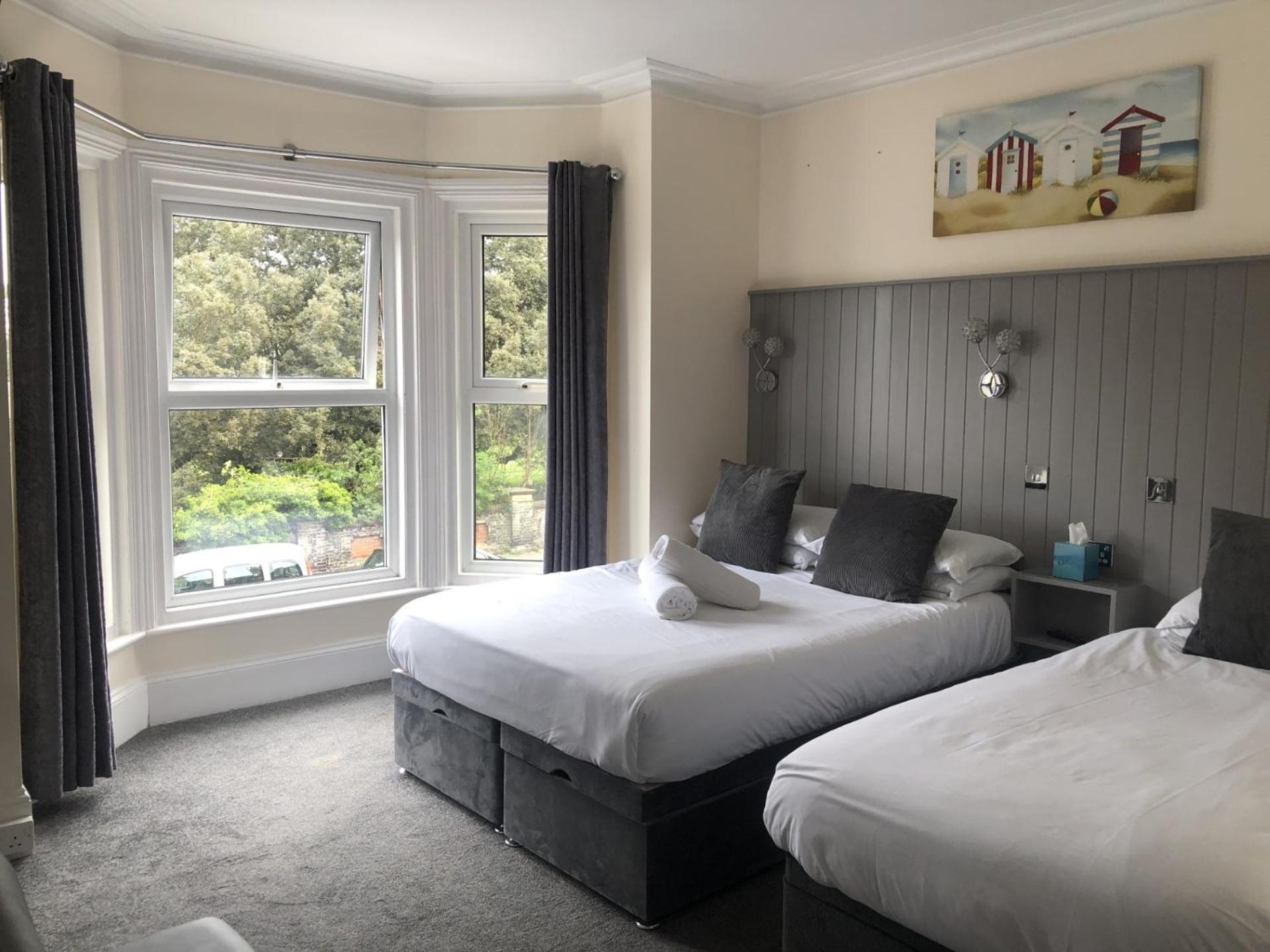 Twin Room with Private Bathroom