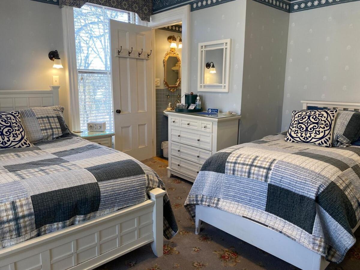 Double or Twin Room with Private Bathroom