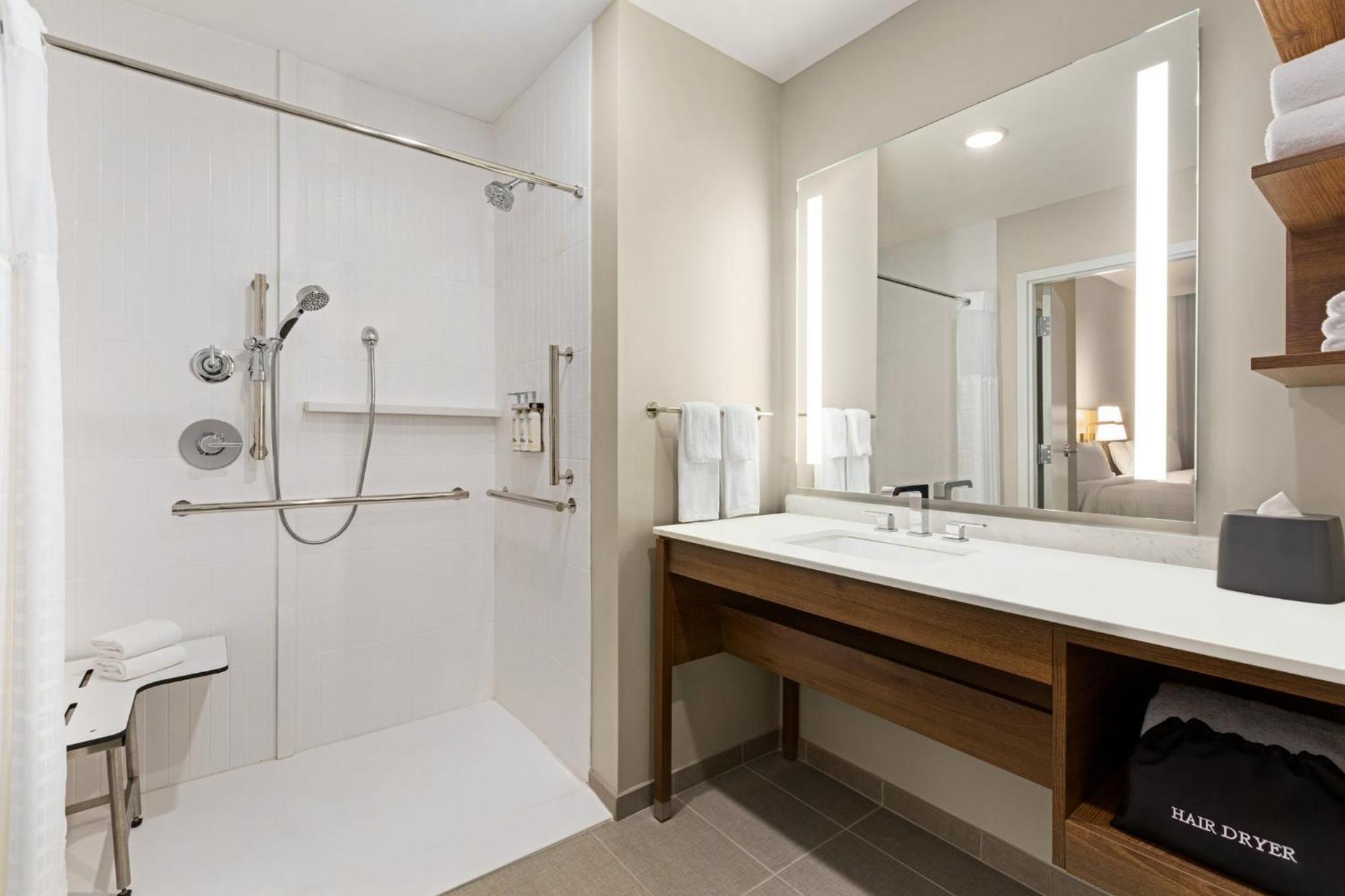 Studio Suite with Two Queen Beds and Mobility Accessible Tub