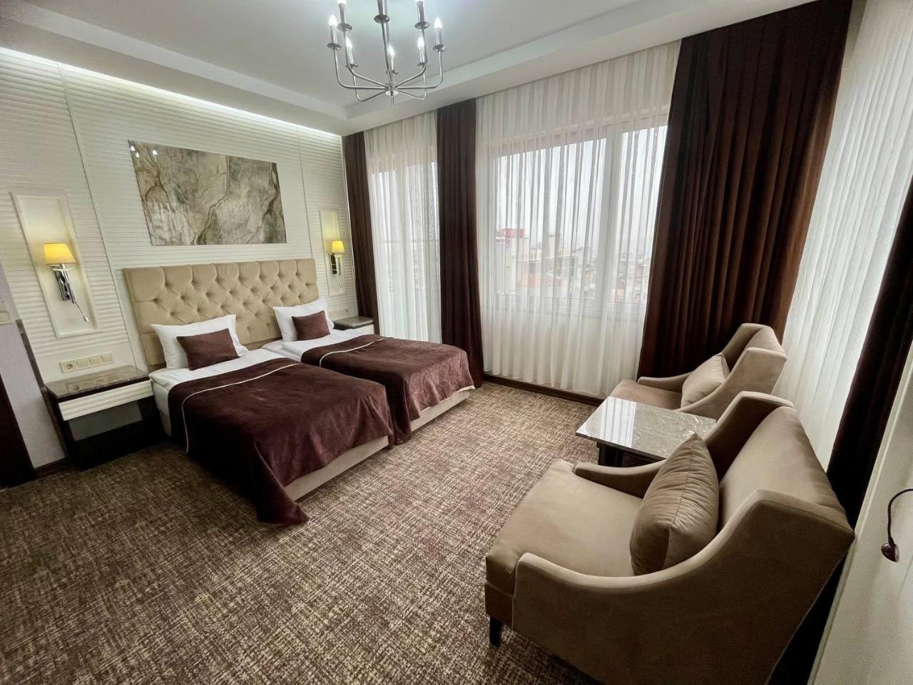 Deluxe Double or Twin Room