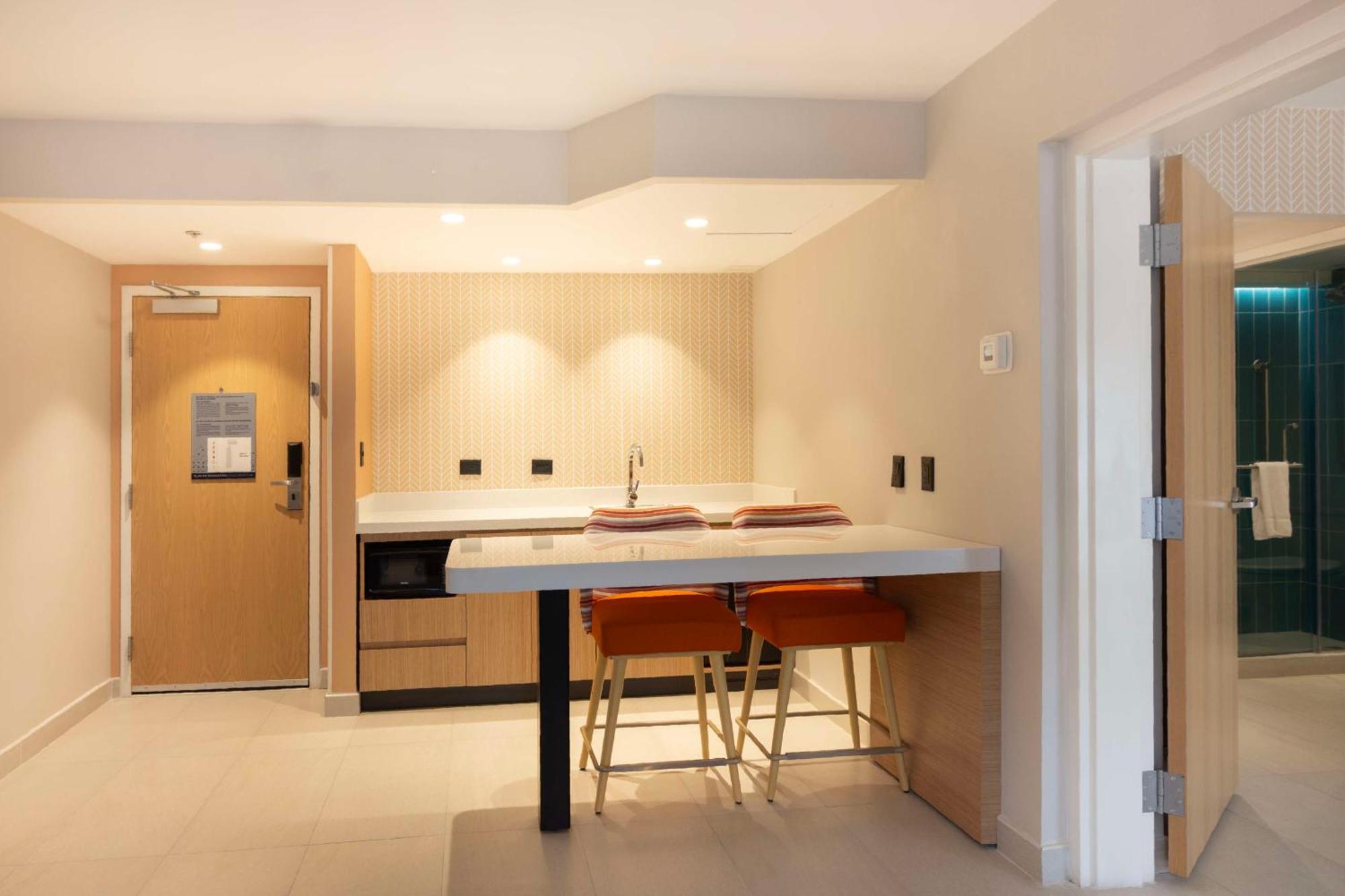 One-Bedroom Suite with one King Bed Non-Smoking