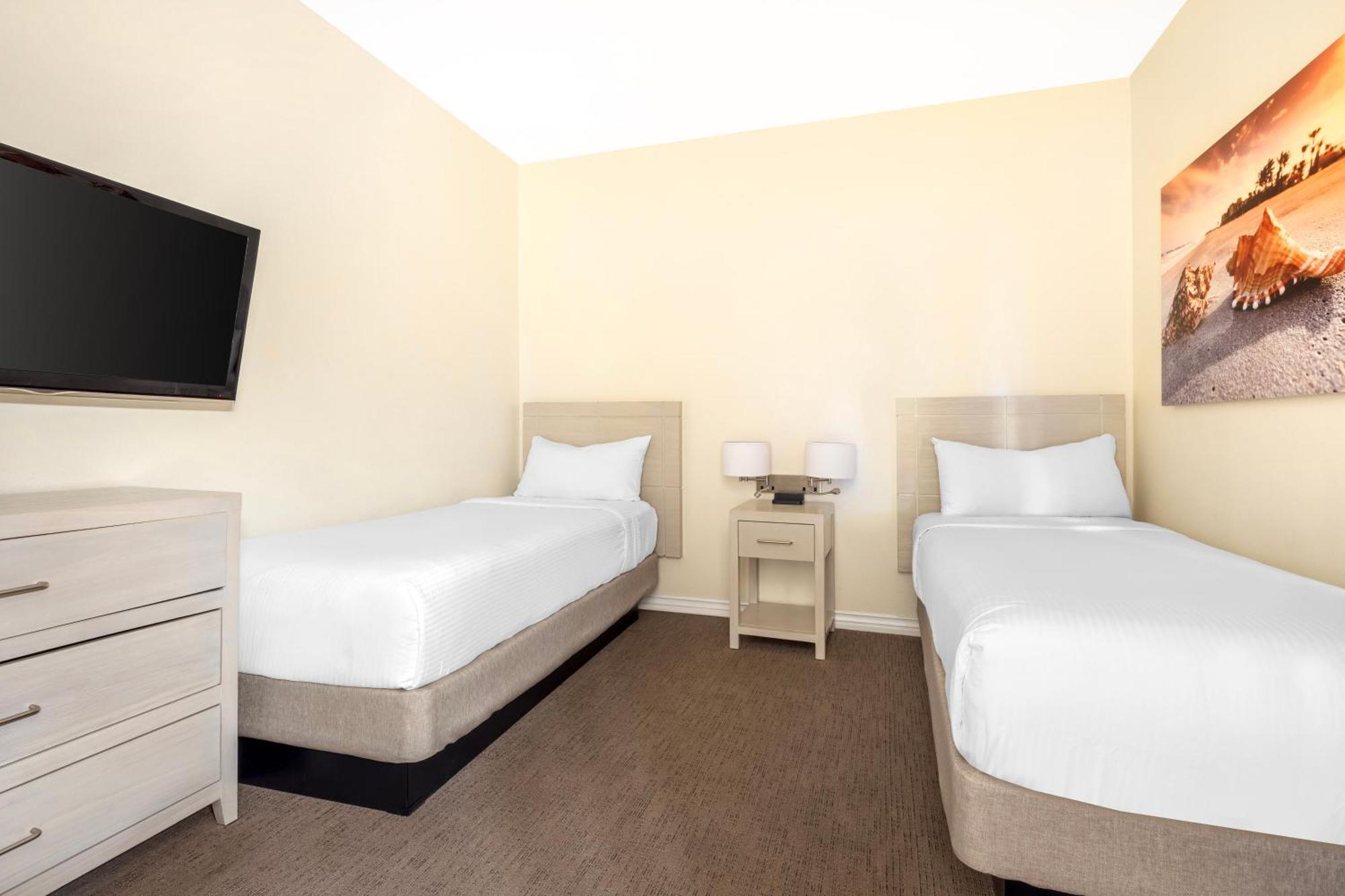 Two-Bedroom King Suite with Two Twin Beds and Ocean View