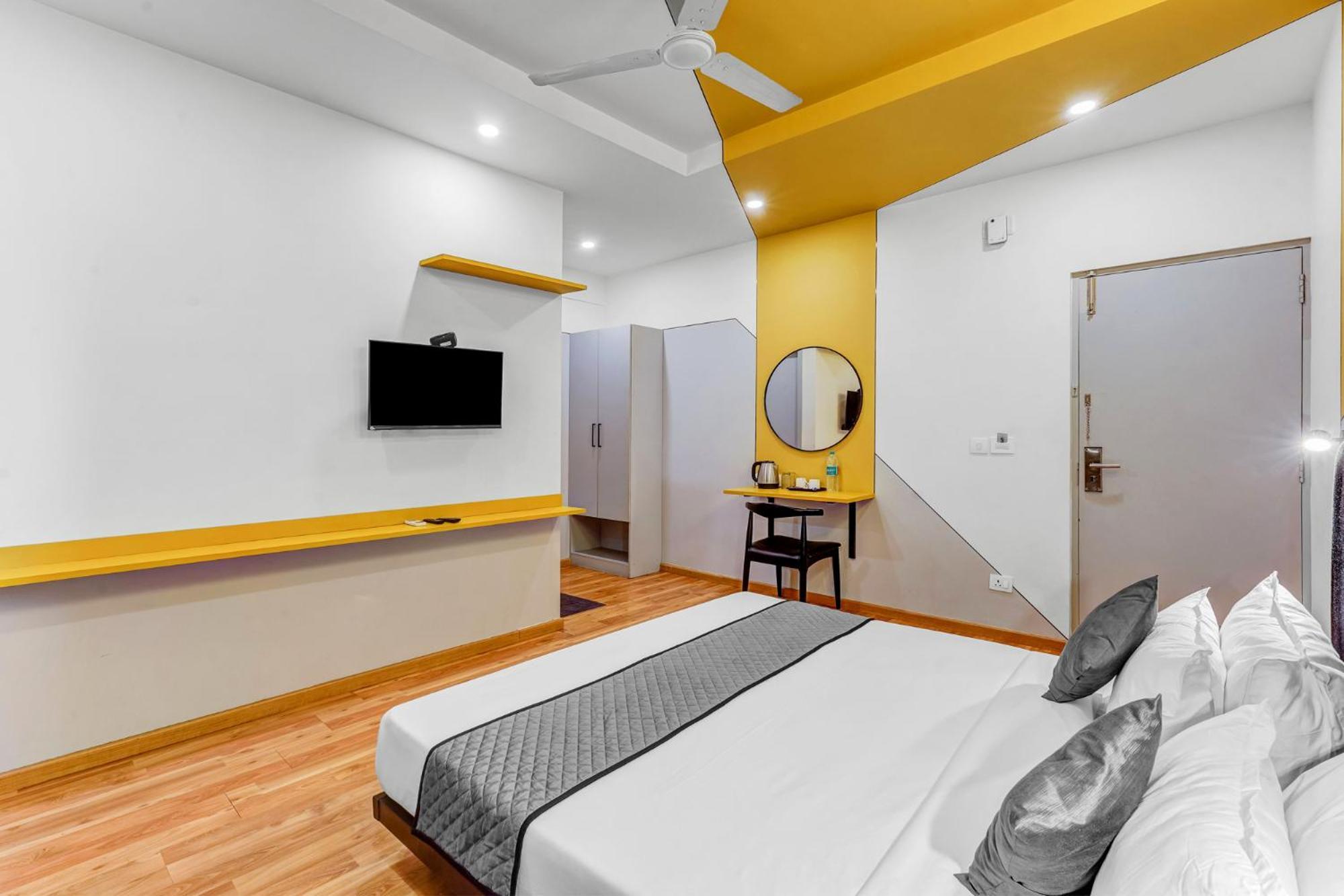 Deluxe Double Room (2 Adults + 1 Child)
