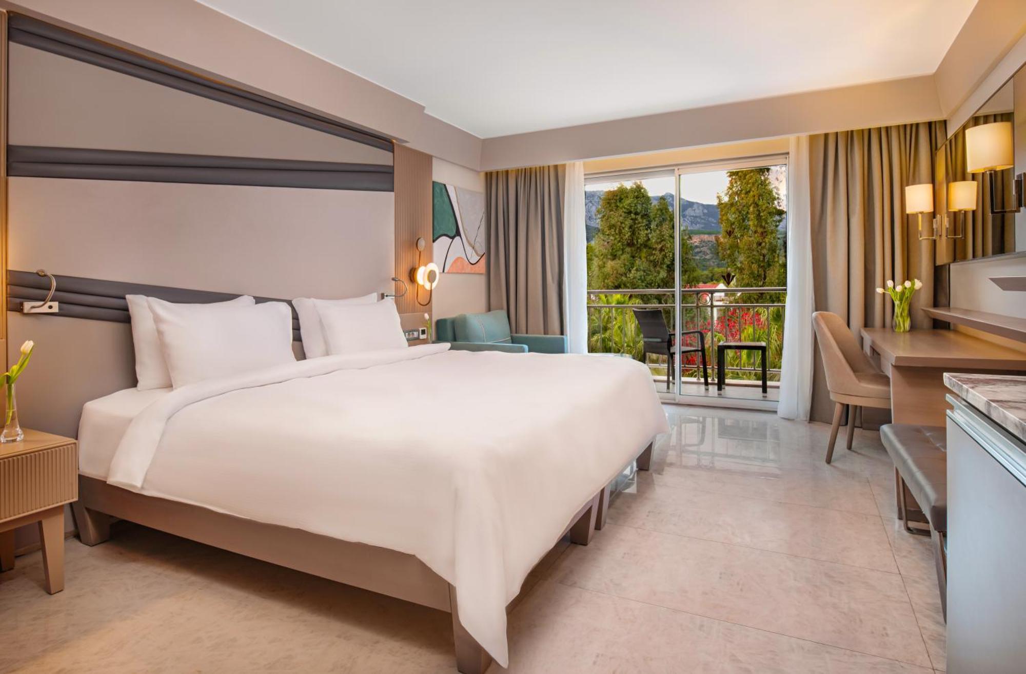 Deluxe Çift Kişilik Oda - Bahçe Manzaralı