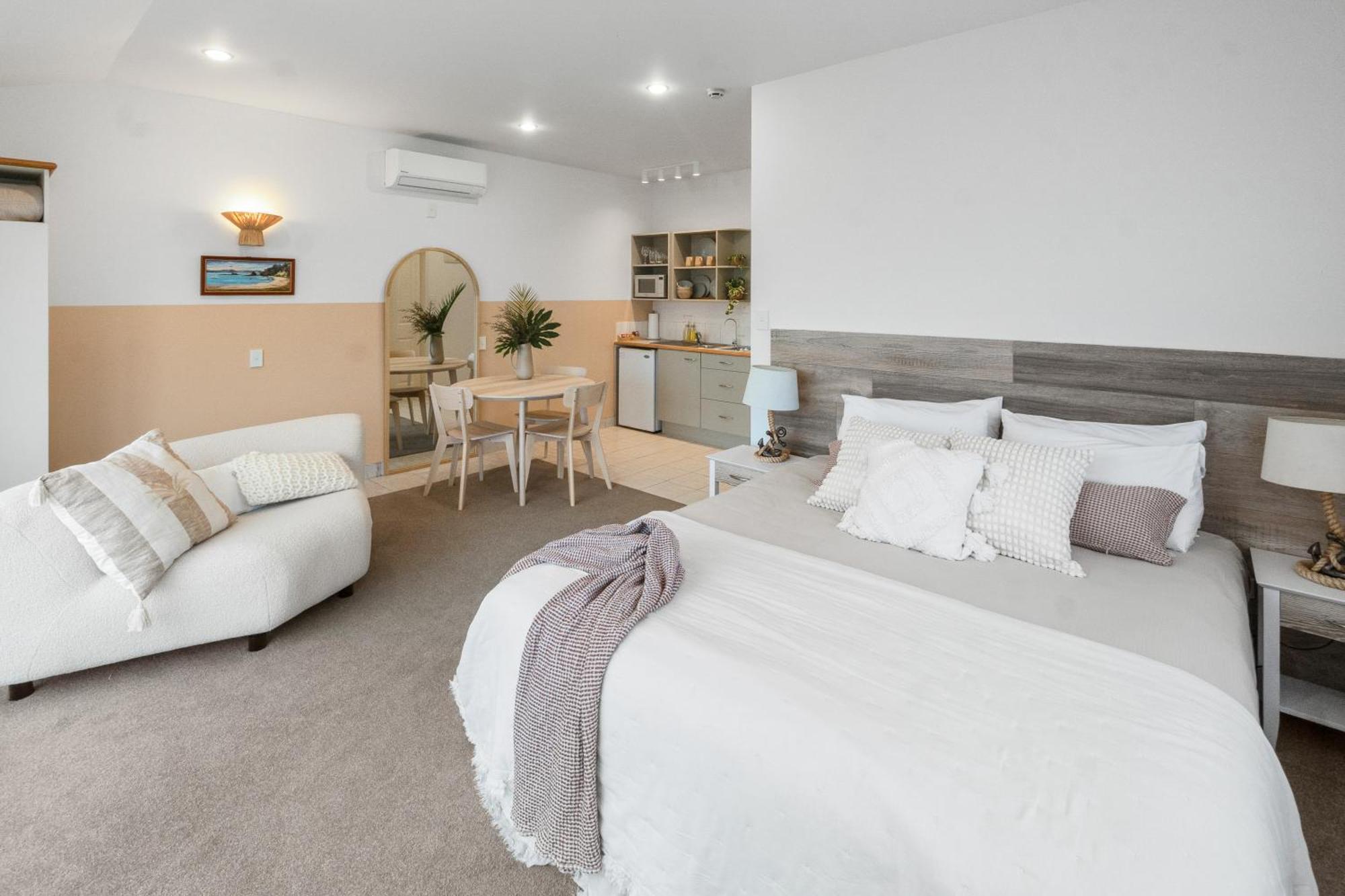 Sea View Studio with Spa