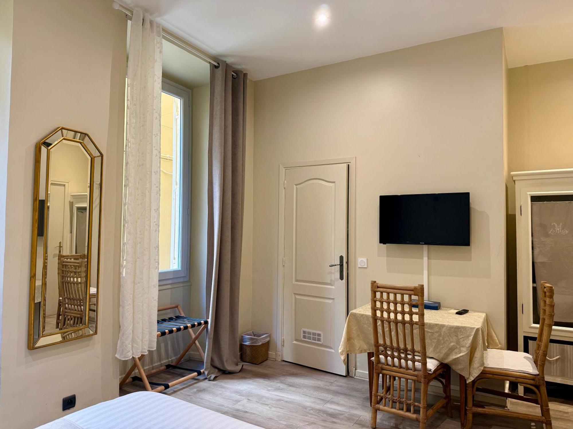 Economy Triple Room