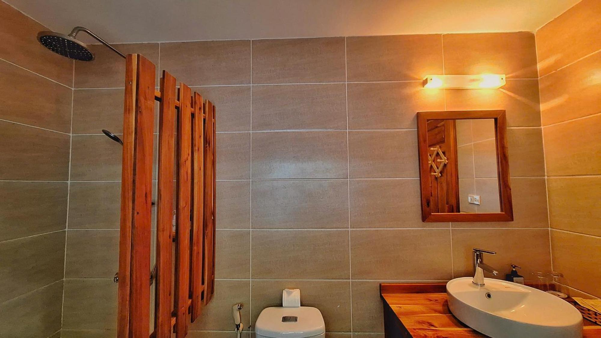 Deluxe Double Room with Partial Ocean & Garden View