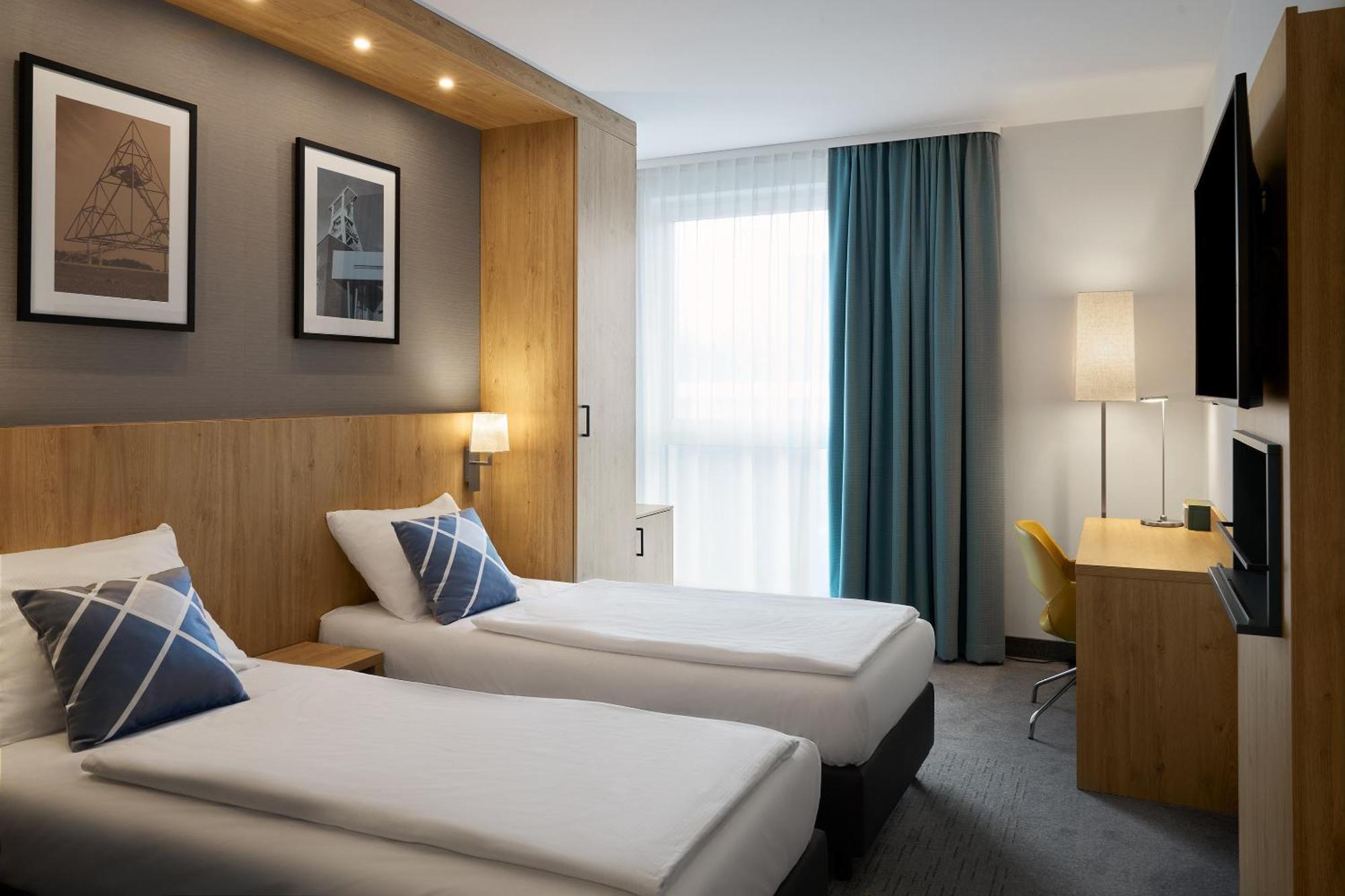 Standard Quiet Twin Room with Courtyard View