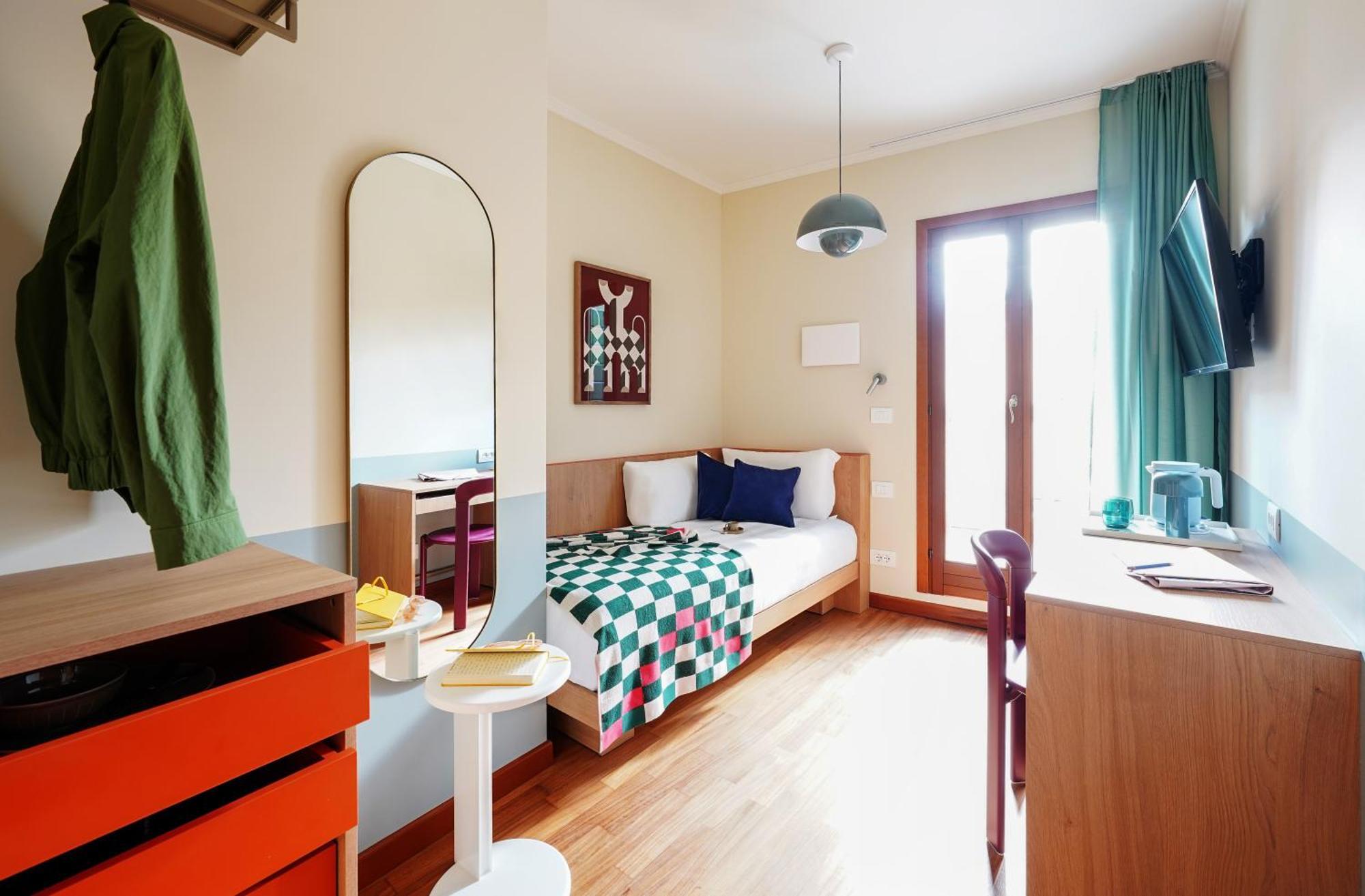 Single Room Balcony,1664919069:JPEG
