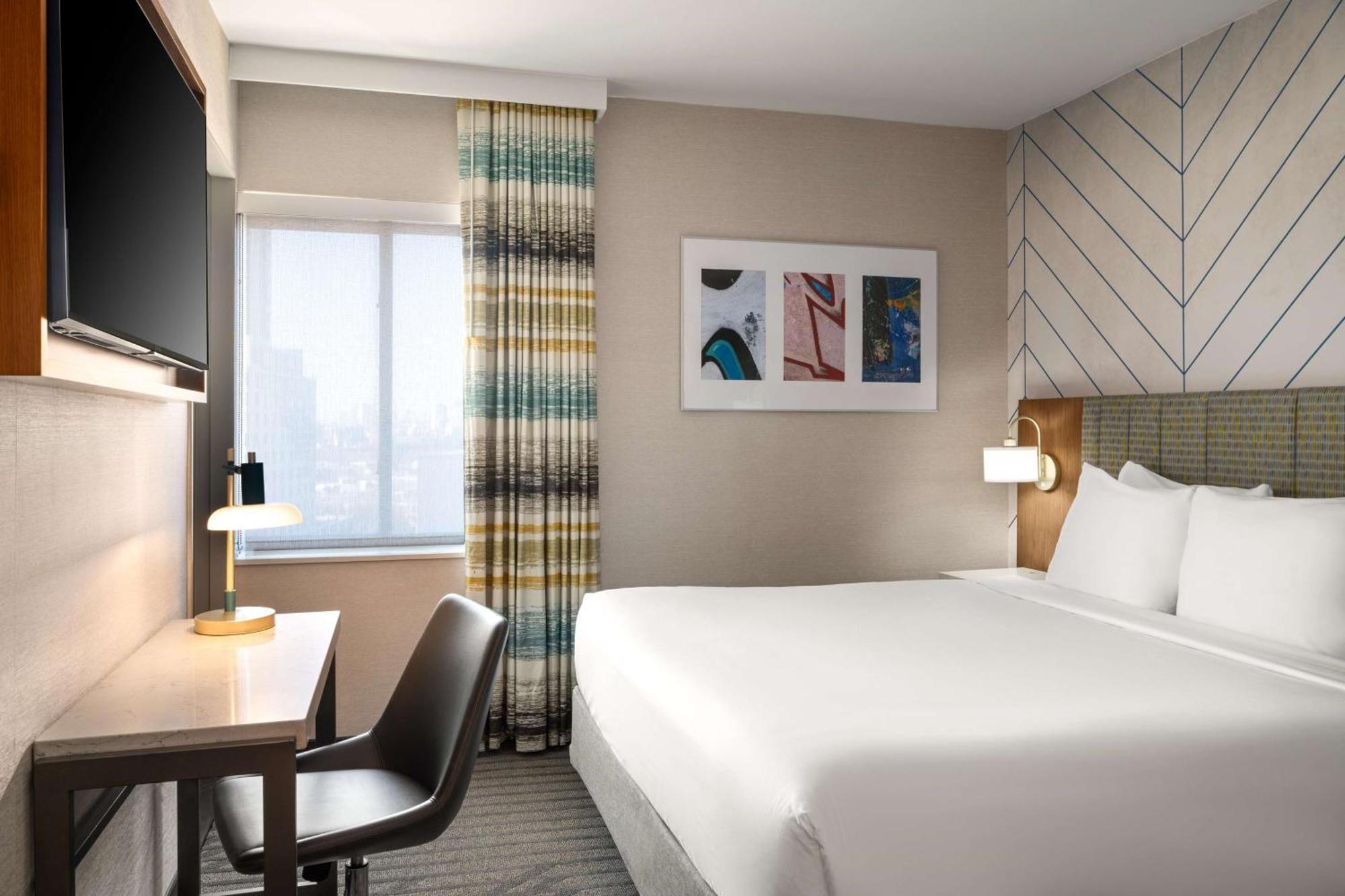 Habitación con cama extragrande y vistas a la ciudad - No fumadores
