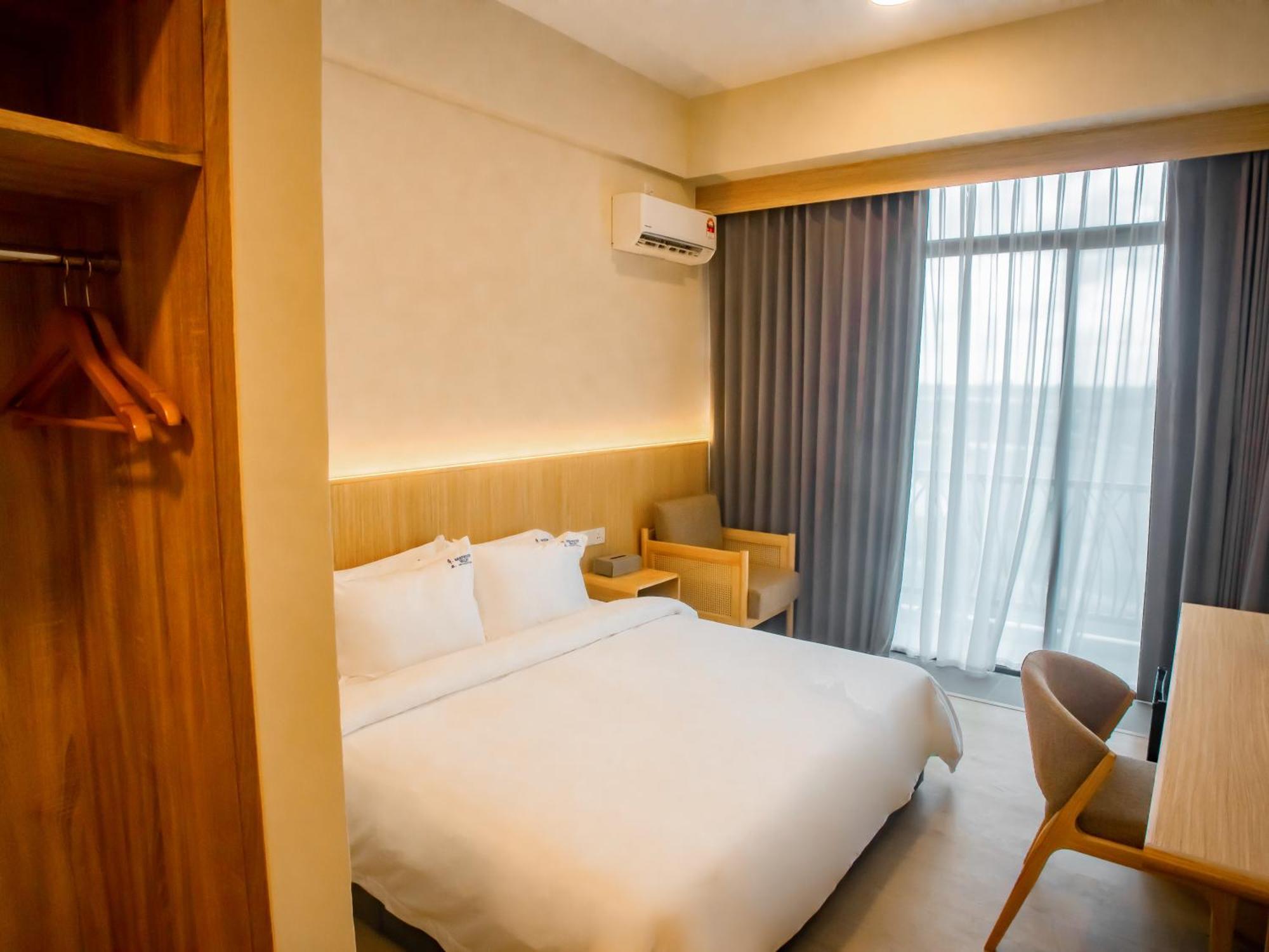 Deluxe Double Room with Balcony