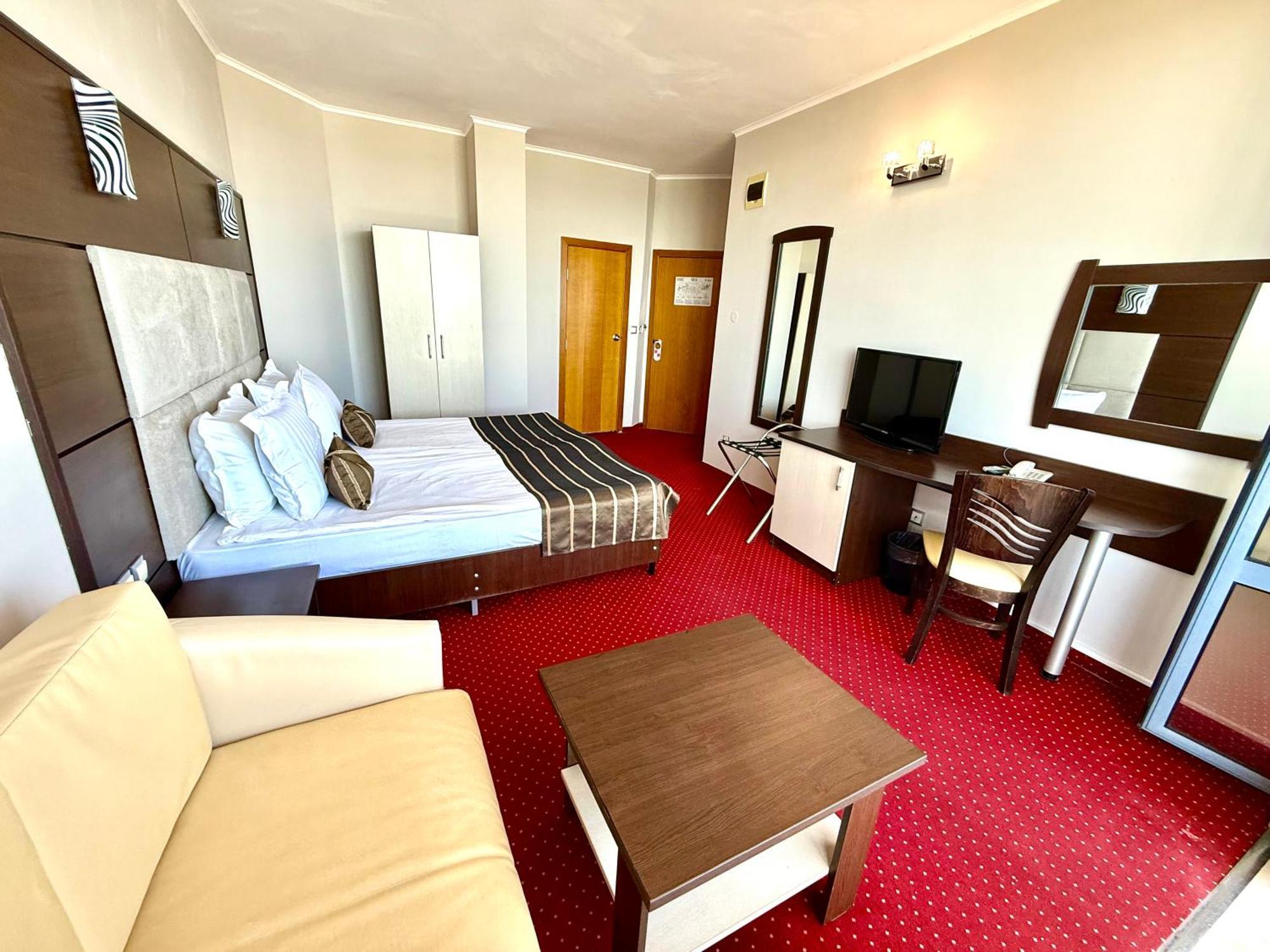 Standard Double Room with Park View