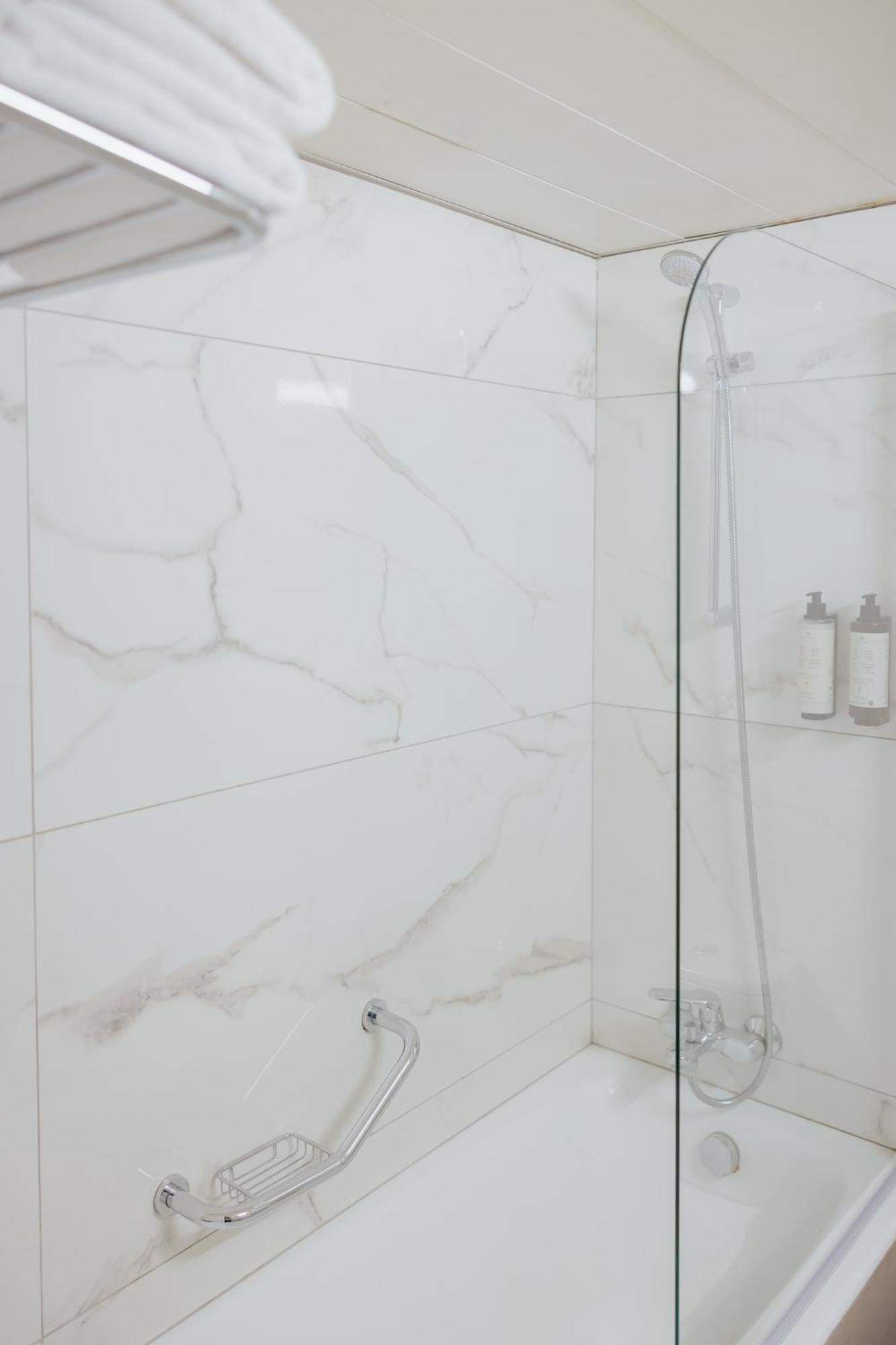 Deluxe Double or Twin Room Limited Sea View