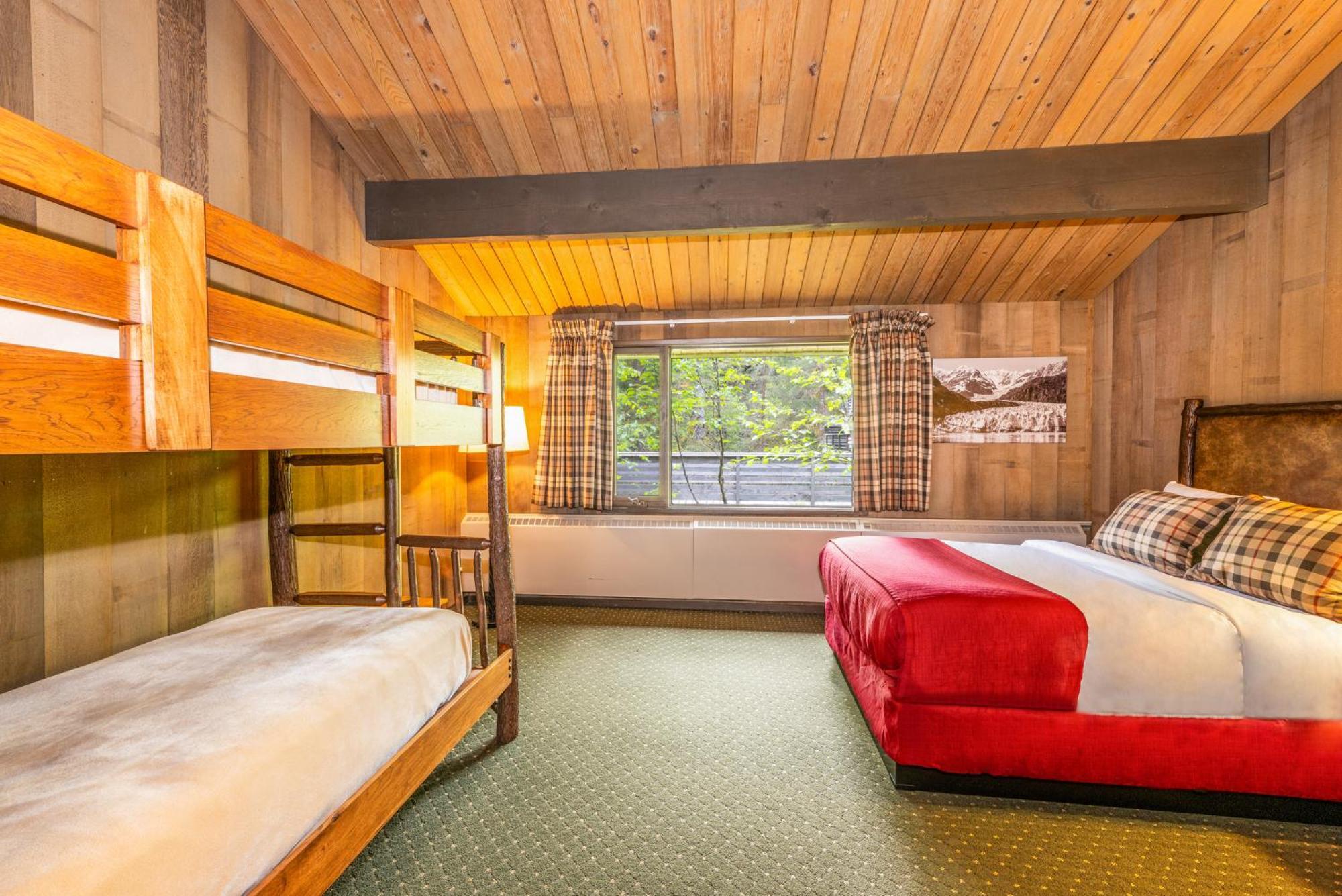 Standard Room with 1 Double Bed and 1 bunk bed