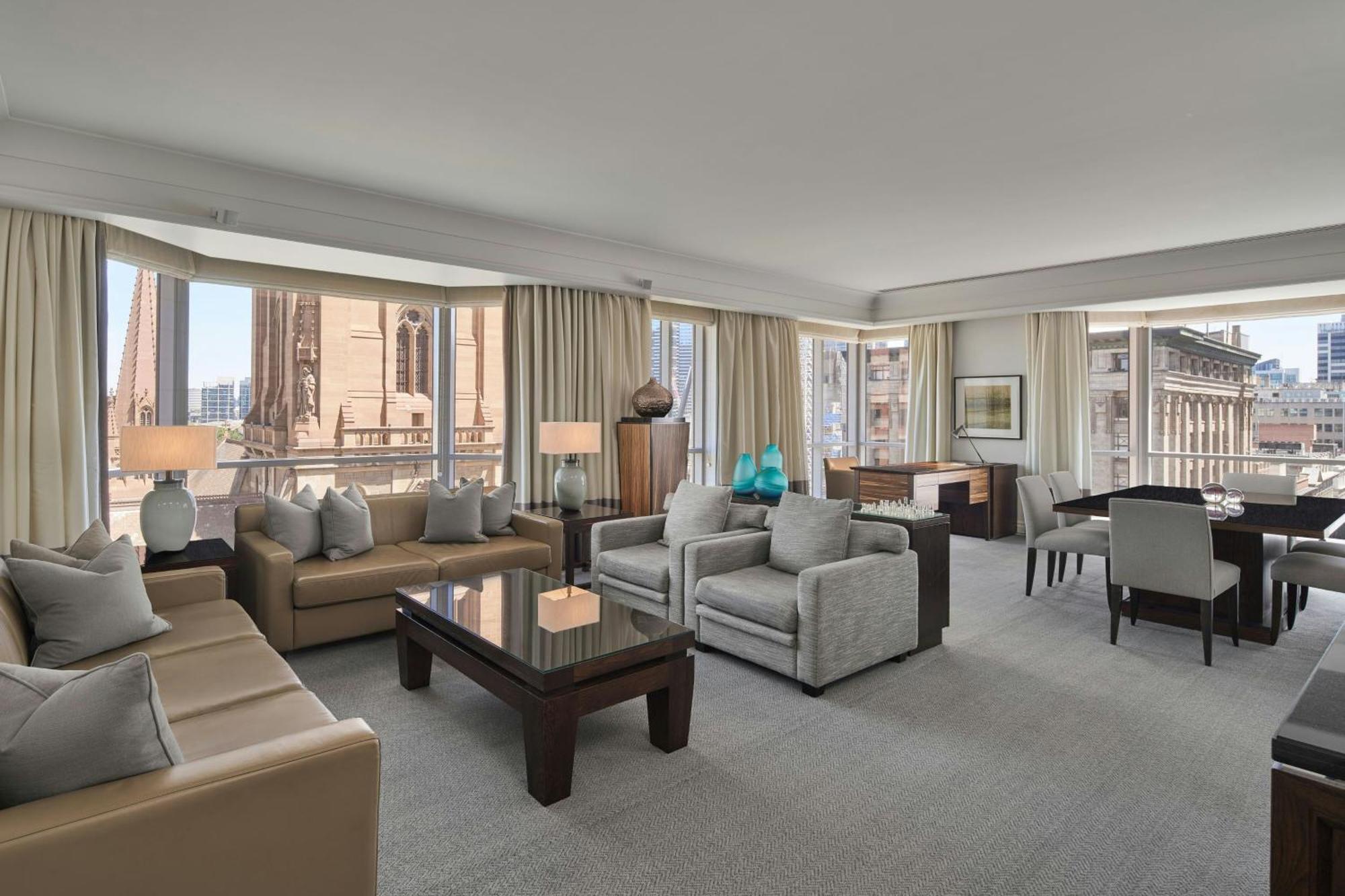 Suite con cama extragrande y vistas a la ciudad - Regent