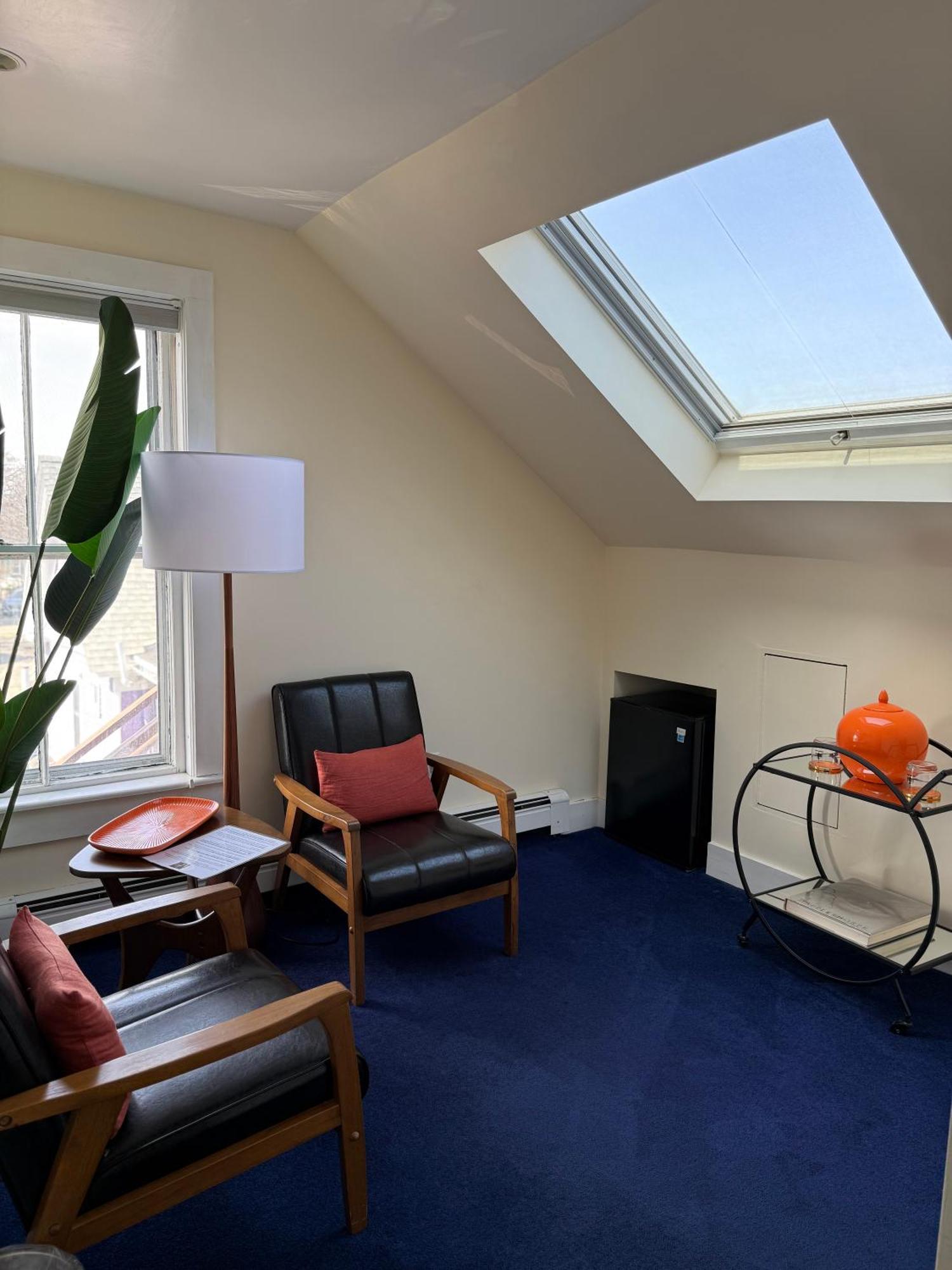 Queen Mini-Suite