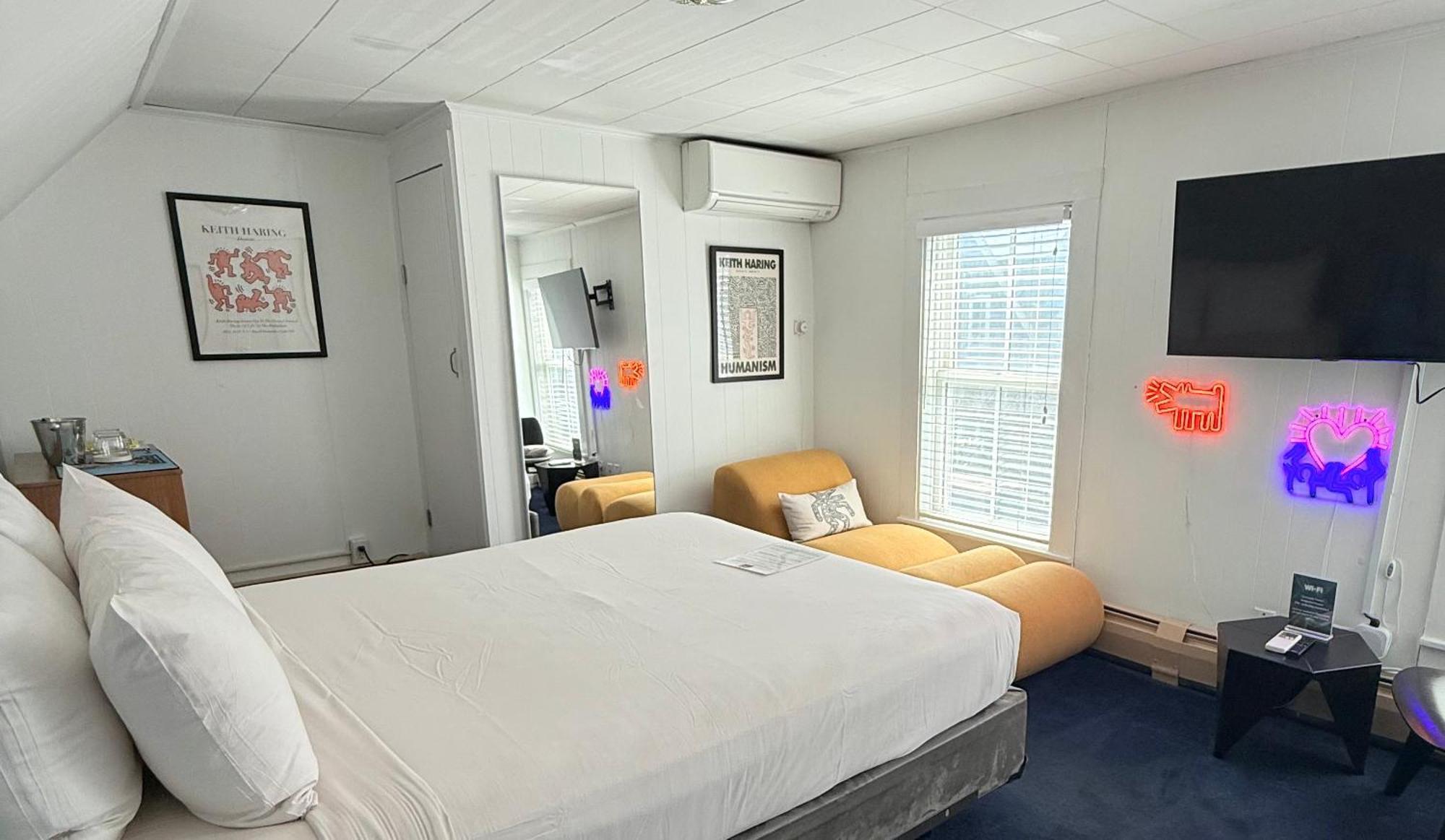 Standard Queen Room