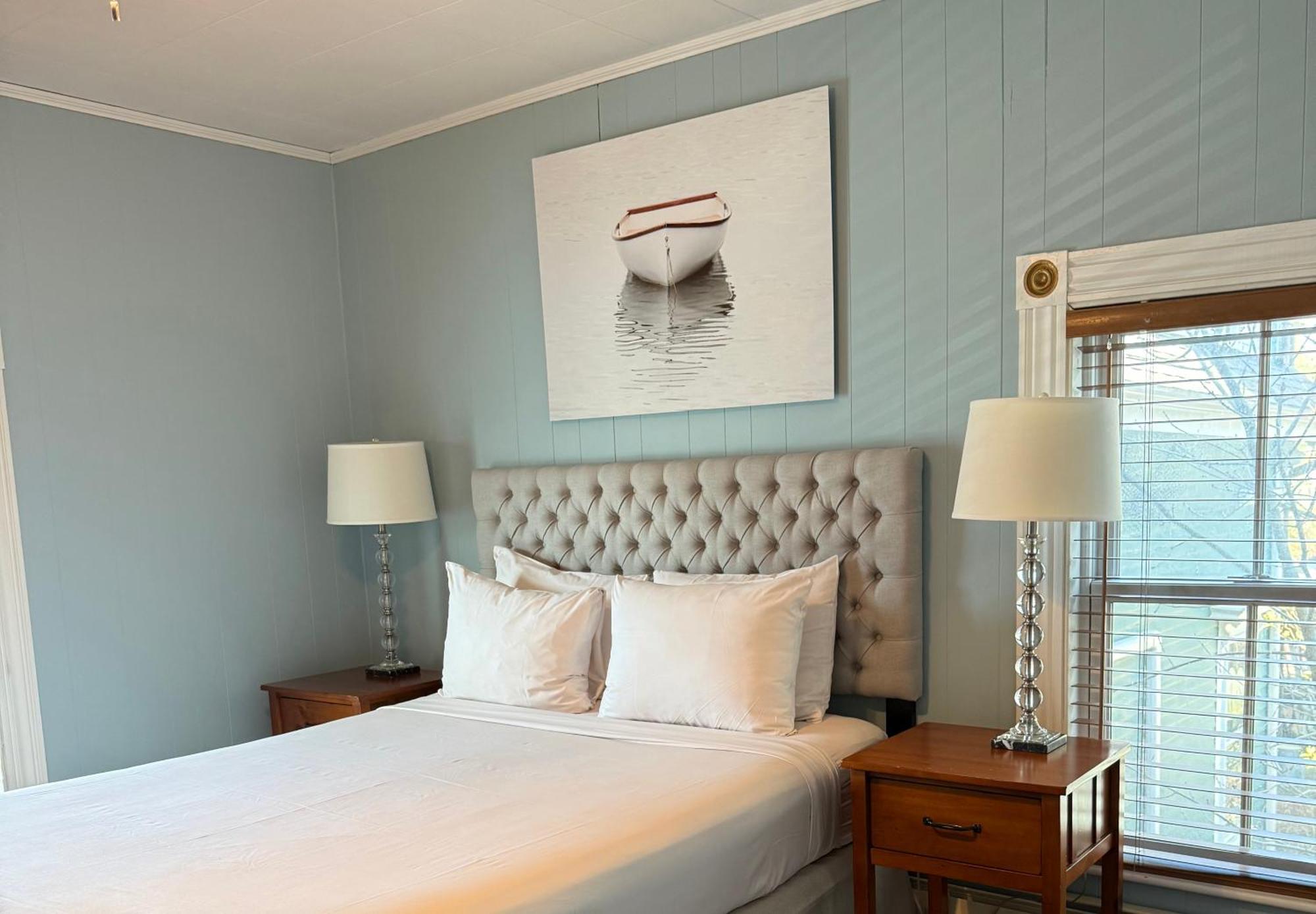 Standard Queen Room