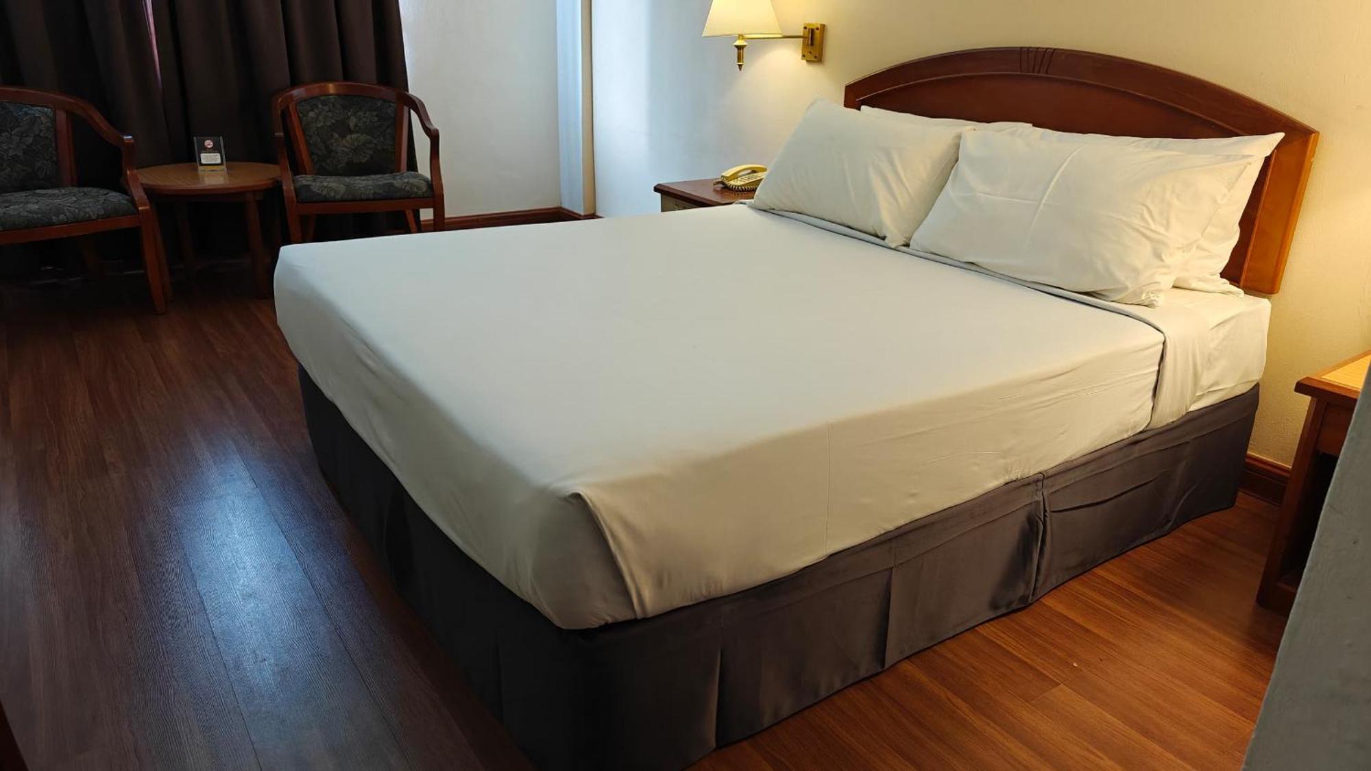 Deluxe Queen Room