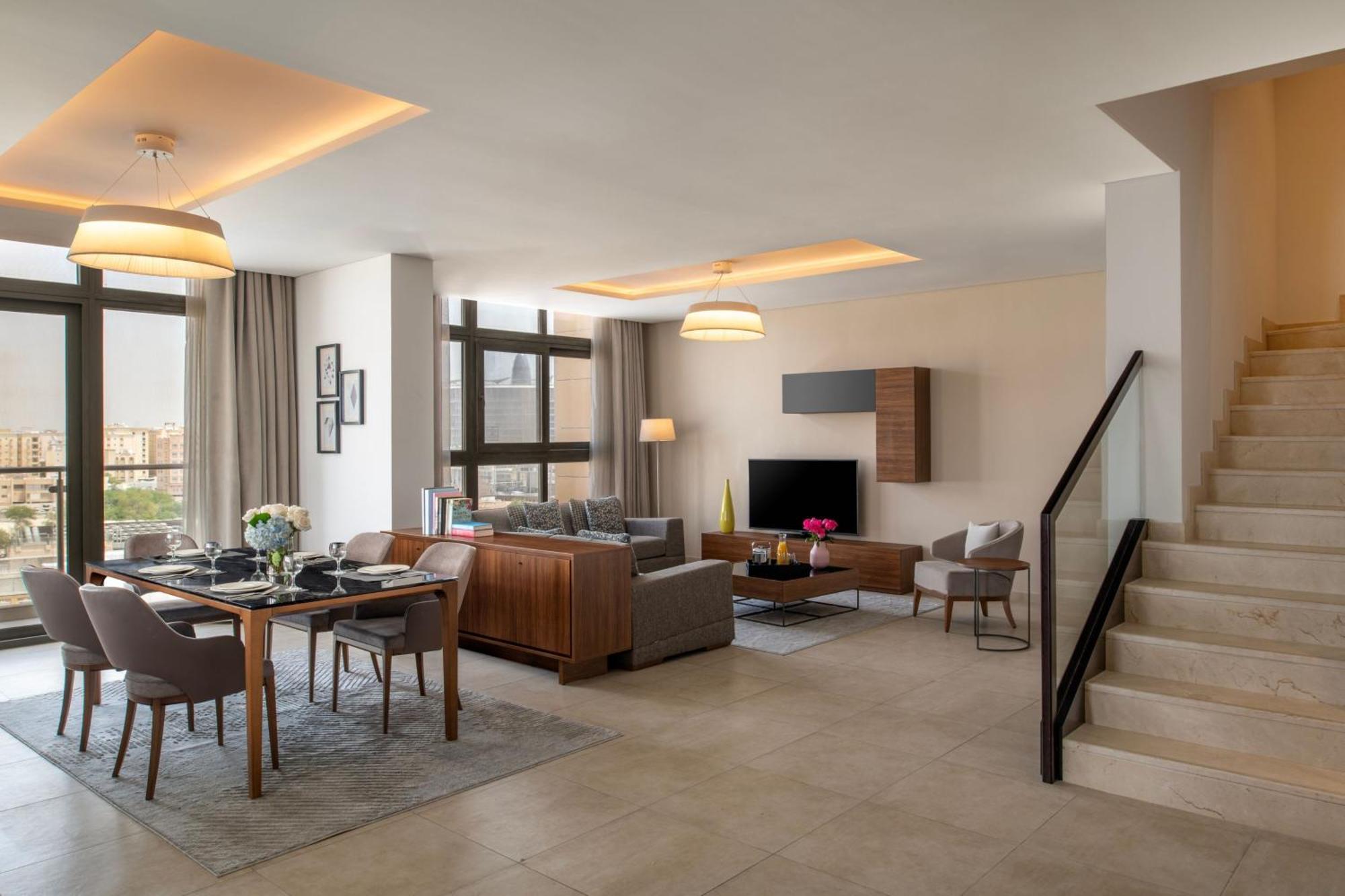 Three-Bedroom Duplex Apartment Balcony City View