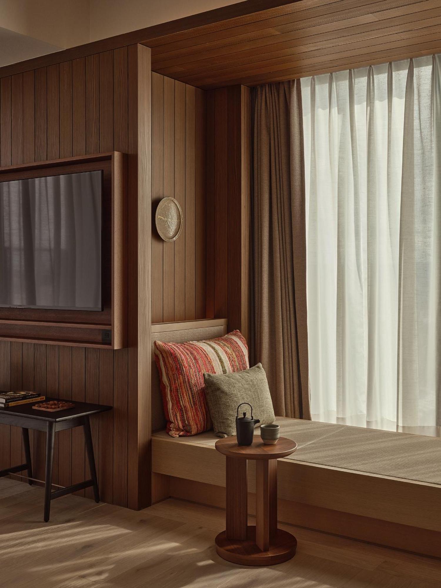 Suite,1665618510:JPEG