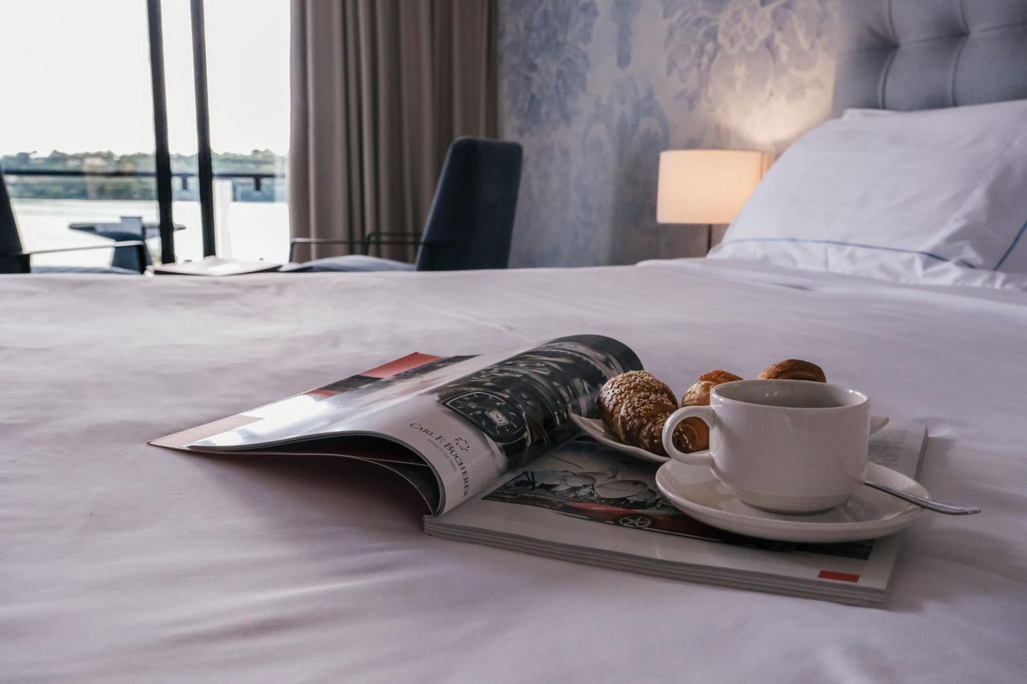 Deluxe Panoramic Double Room with Terrace and Lake View