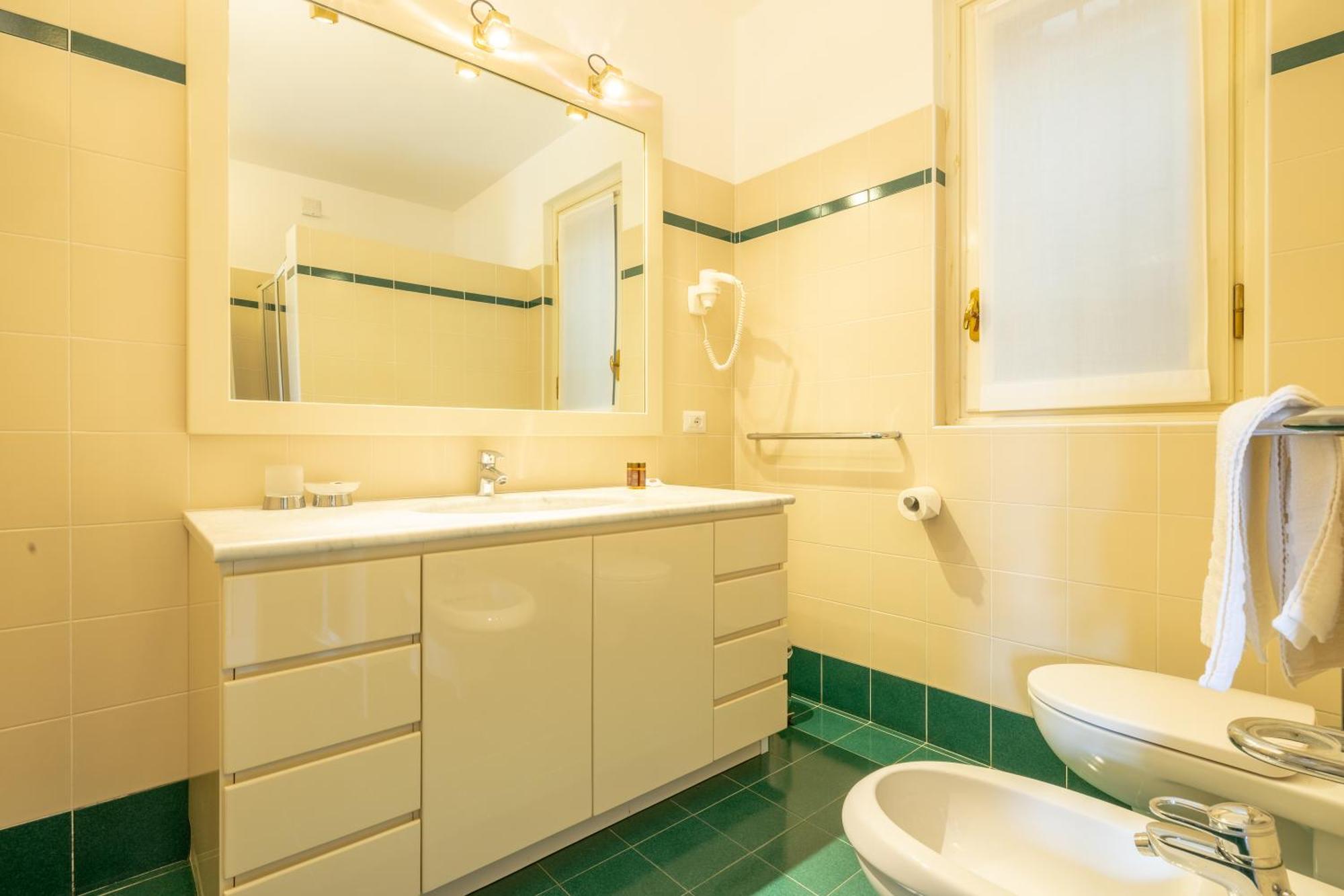 Superior double or twin room with patio